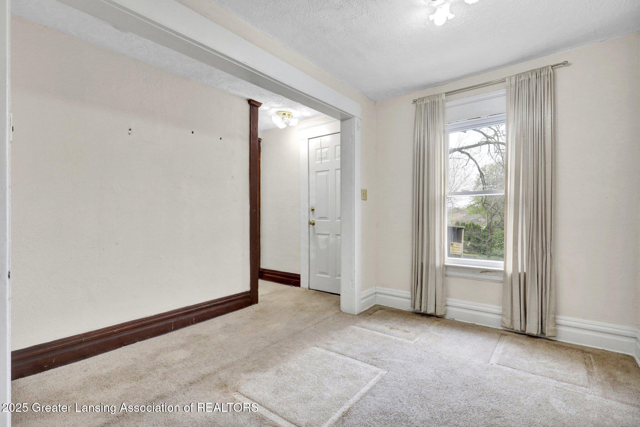 Lansing, Michigan 48906, United States, 4 Bedrooms Bedrooms, ,2 BathroomsBathrooms,Residential,Pending,124720