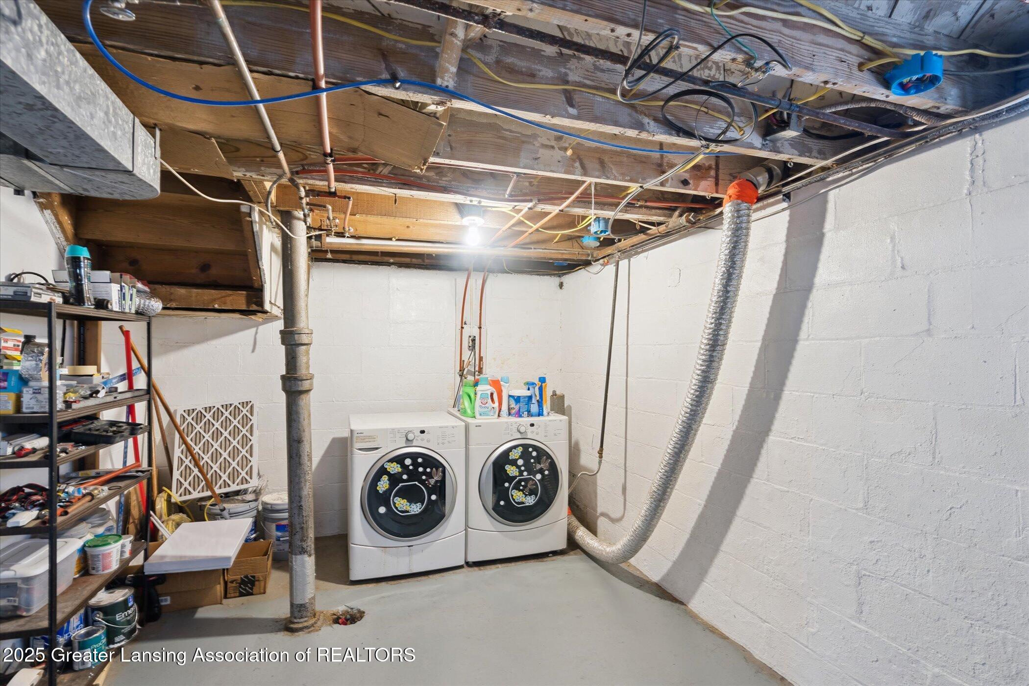 Lansing, Michigan 48915, United States, 2 Bedrooms Bedrooms, ,1 BathroomBathrooms,Residential,Active,205027