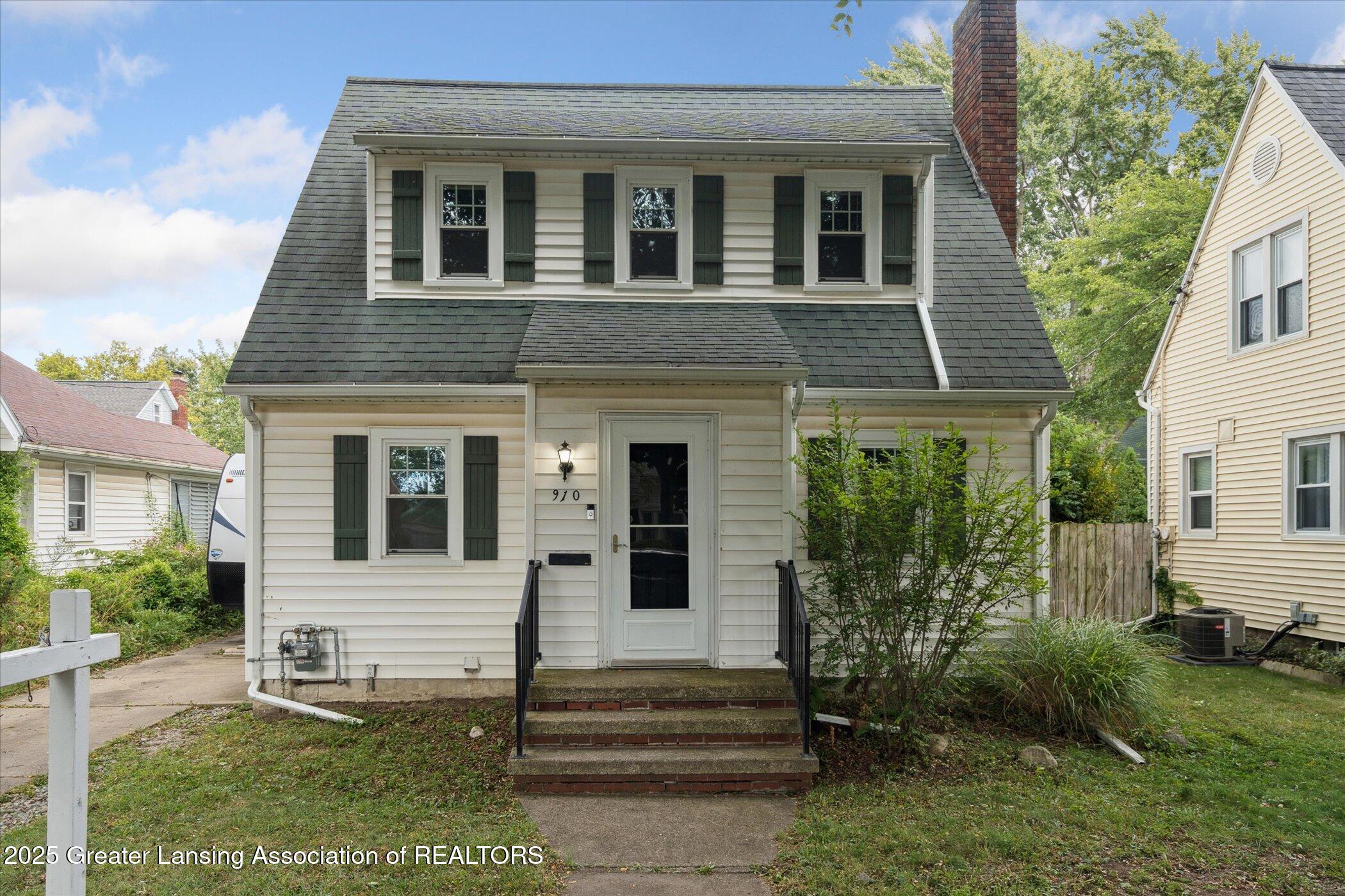 Lansing, Michigan 48915, United States, 2 Bedrooms Bedrooms, ,1 BathroomBathrooms,Residential,Active,205027