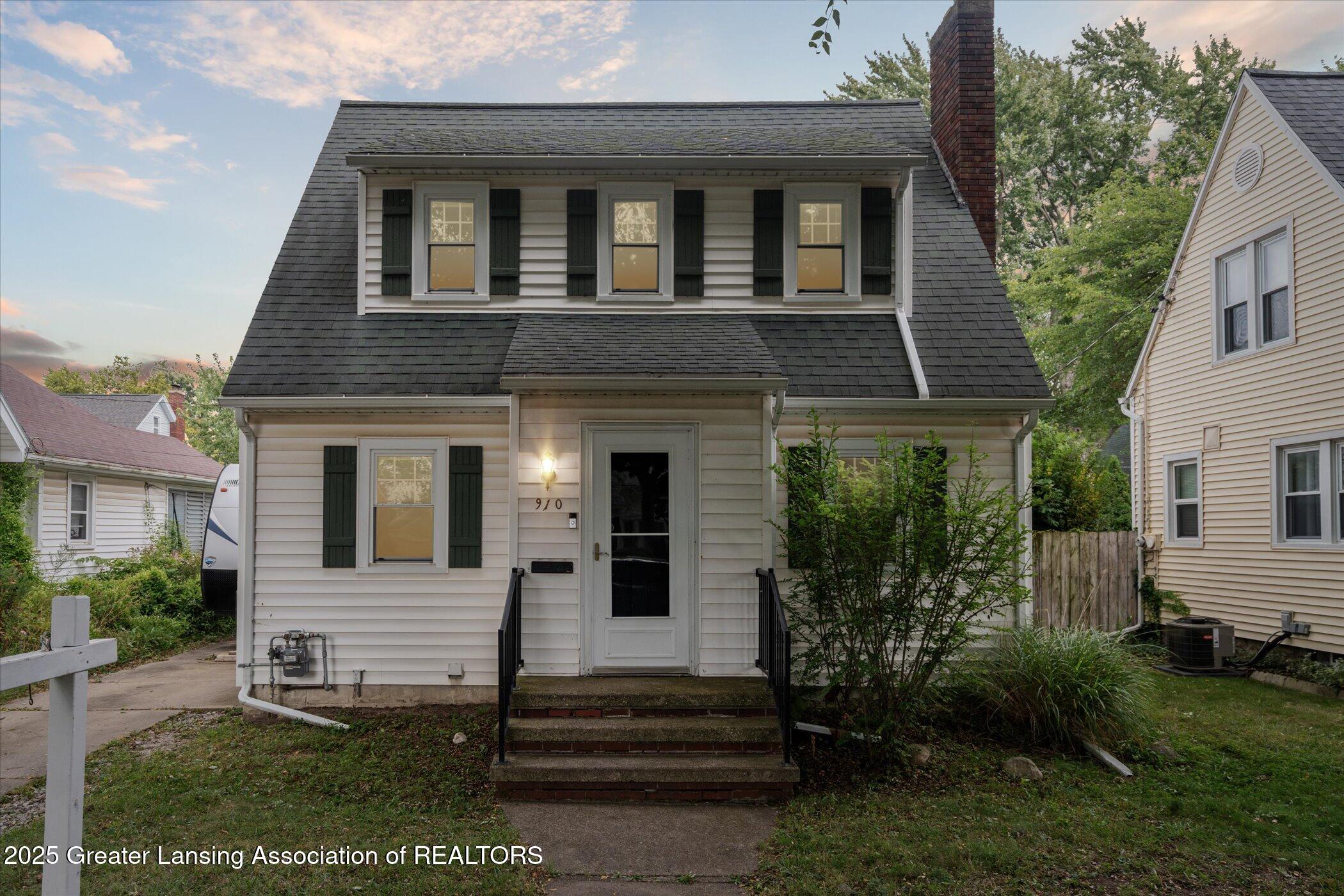 Lansing, Michigan 48915, United States, 2 Bedrooms Bedrooms, ,1 BathroomBathrooms,Residential,Active,205027