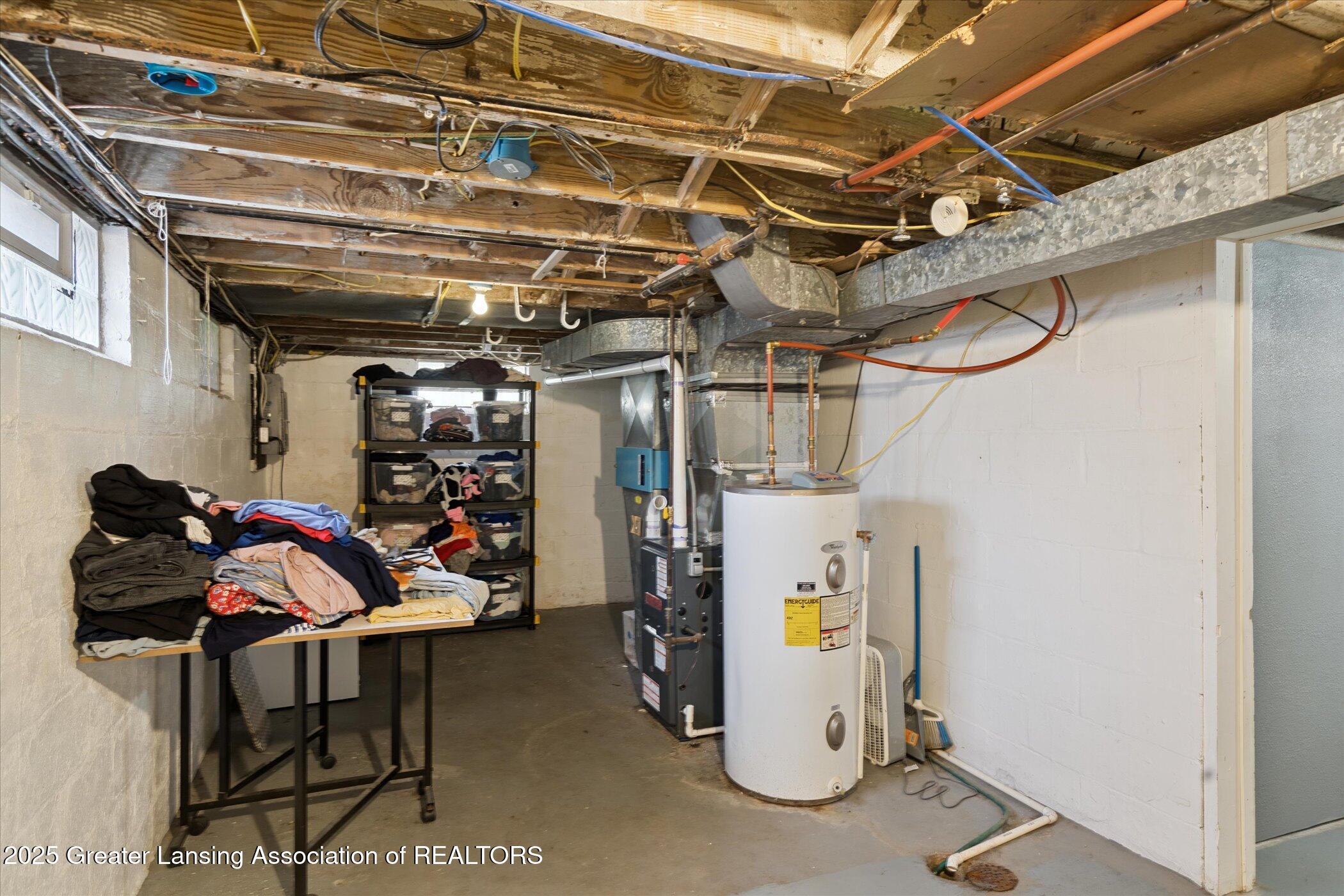 Lansing, Michigan 48915, United States, 2 Bedrooms Bedrooms, ,1 BathroomBathrooms,Residential,Active,205027