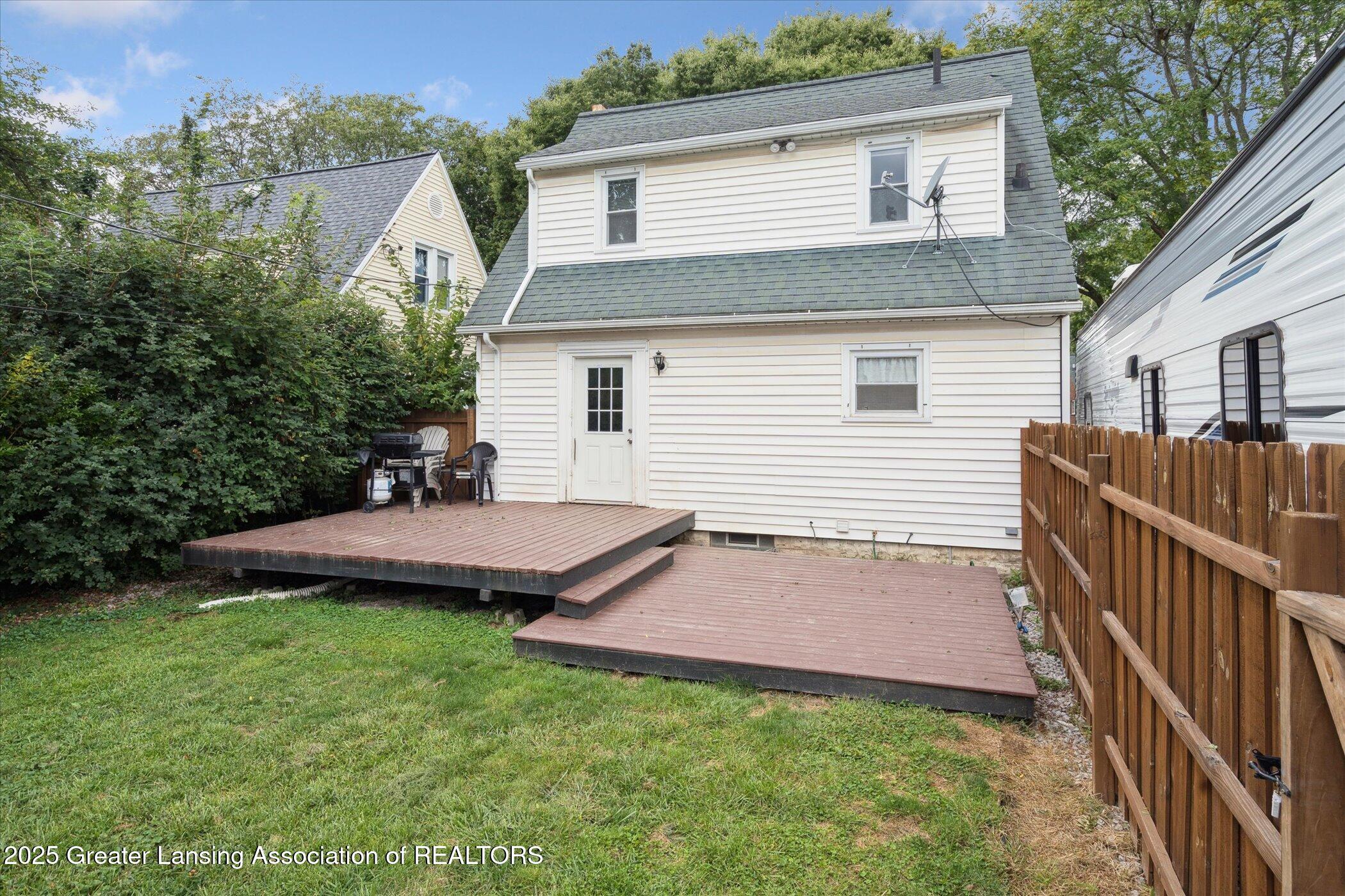 Lansing, Michigan 48915, United States, 2 Bedrooms Bedrooms, ,1 BathroomBathrooms,Residential,Active,205027