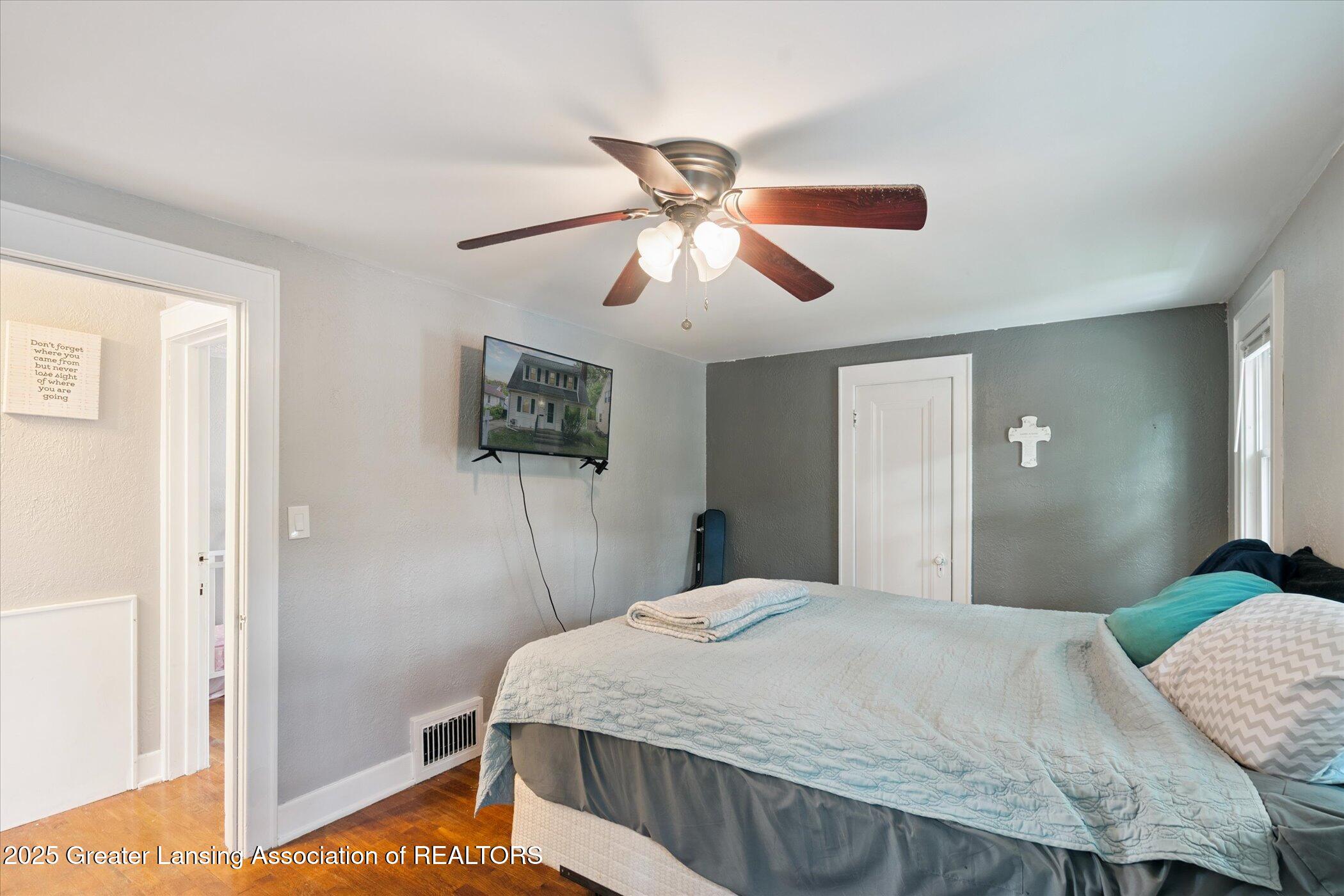 Lansing, Michigan 48915, United States, 2 Bedrooms Bedrooms, ,1 BathroomBathrooms,Residential,Active,205027