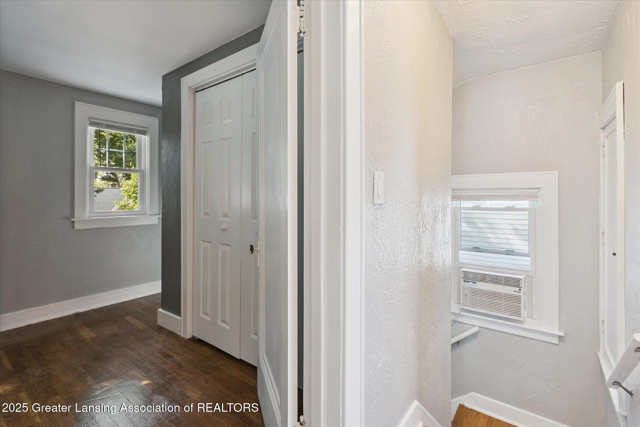 Lansing, Michigan 48915, United States, 2 Bedrooms Bedrooms, ,1 BathroomBathrooms,Residential,Active,205027