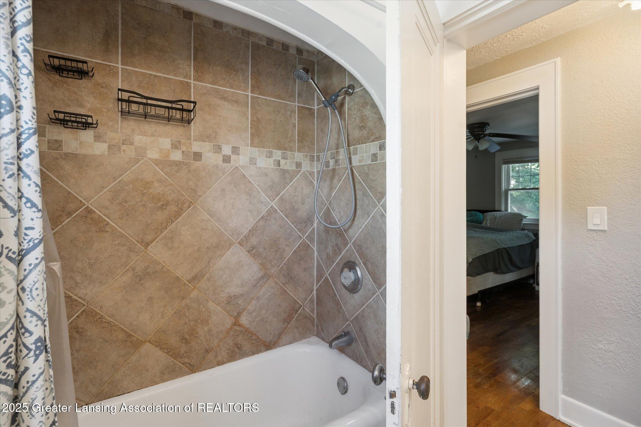 Lansing, Michigan 48915, United States, 2 Bedrooms Bedrooms, ,1 BathroomBathrooms,Residential,Active,205027