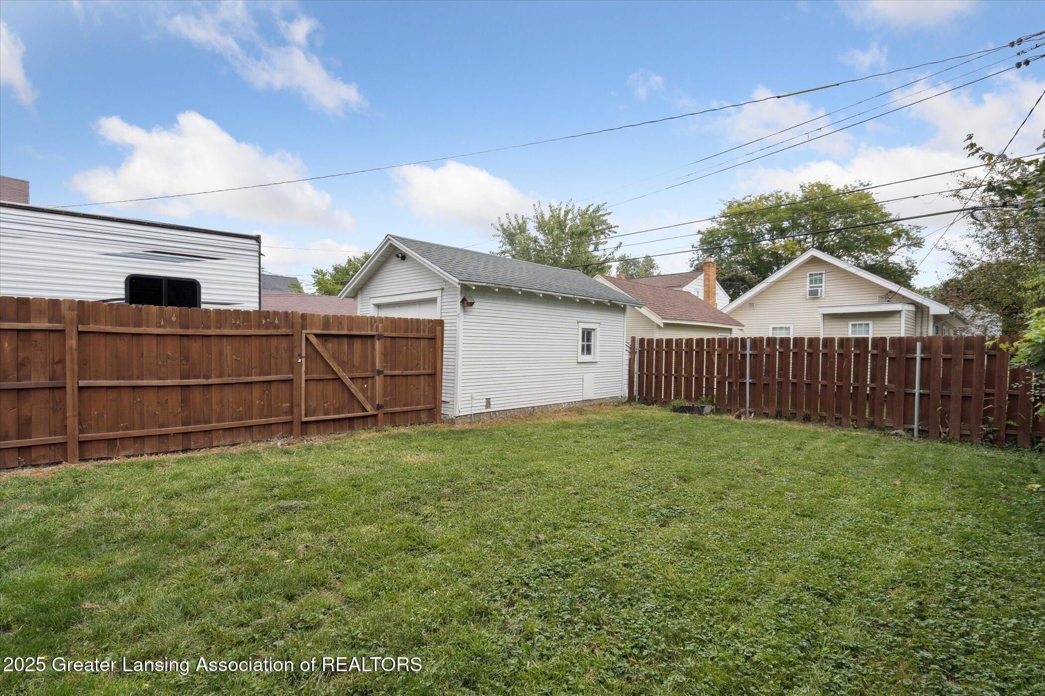 Lansing, Michigan 48915, United States, 2 Bedrooms Bedrooms, ,1 BathroomBathrooms,Residential,Active,205027