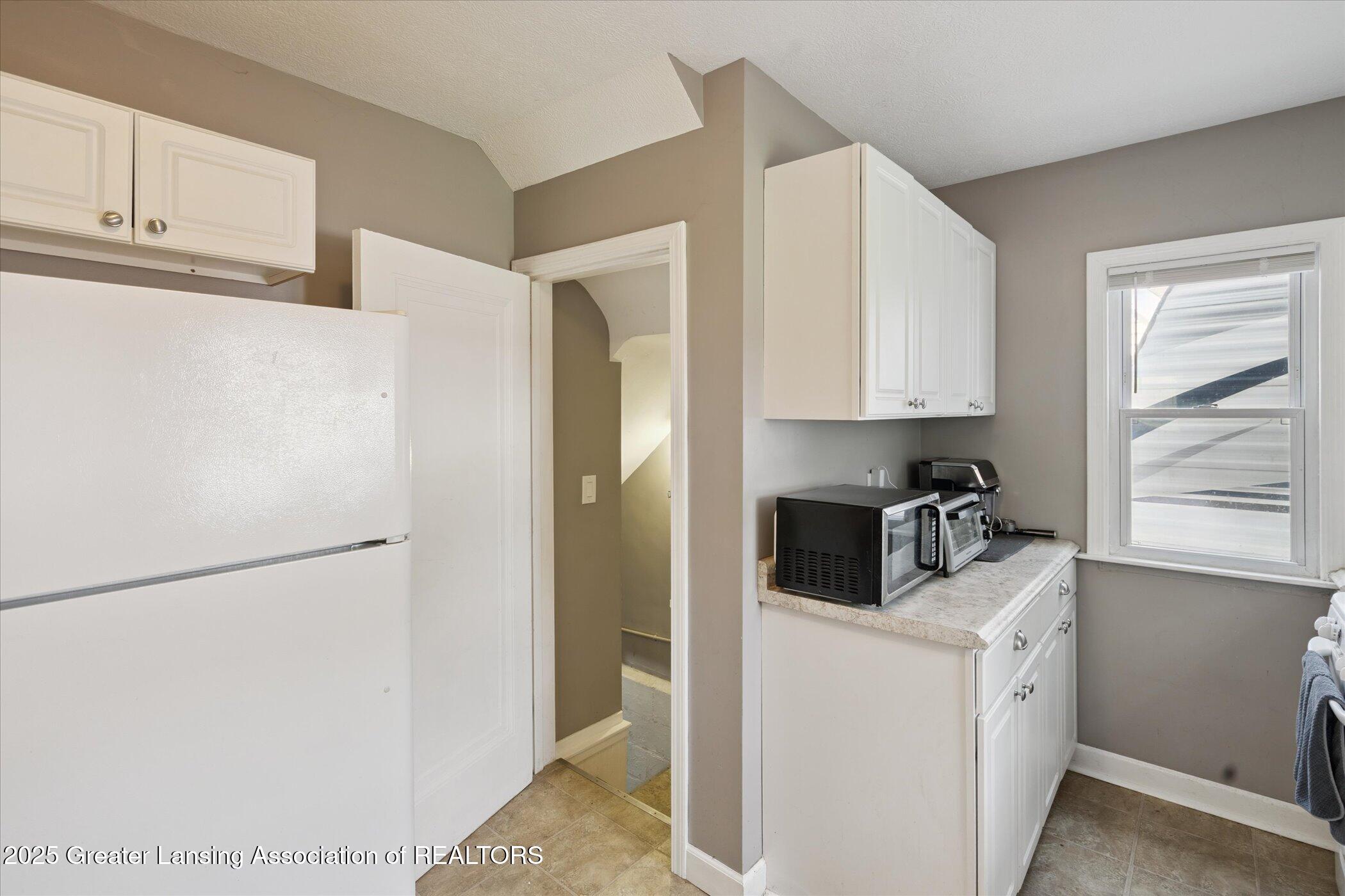 Lansing, Michigan 48915, United States, 2 Bedrooms Bedrooms, ,1 BathroomBathrooms,Residential,Active,205027