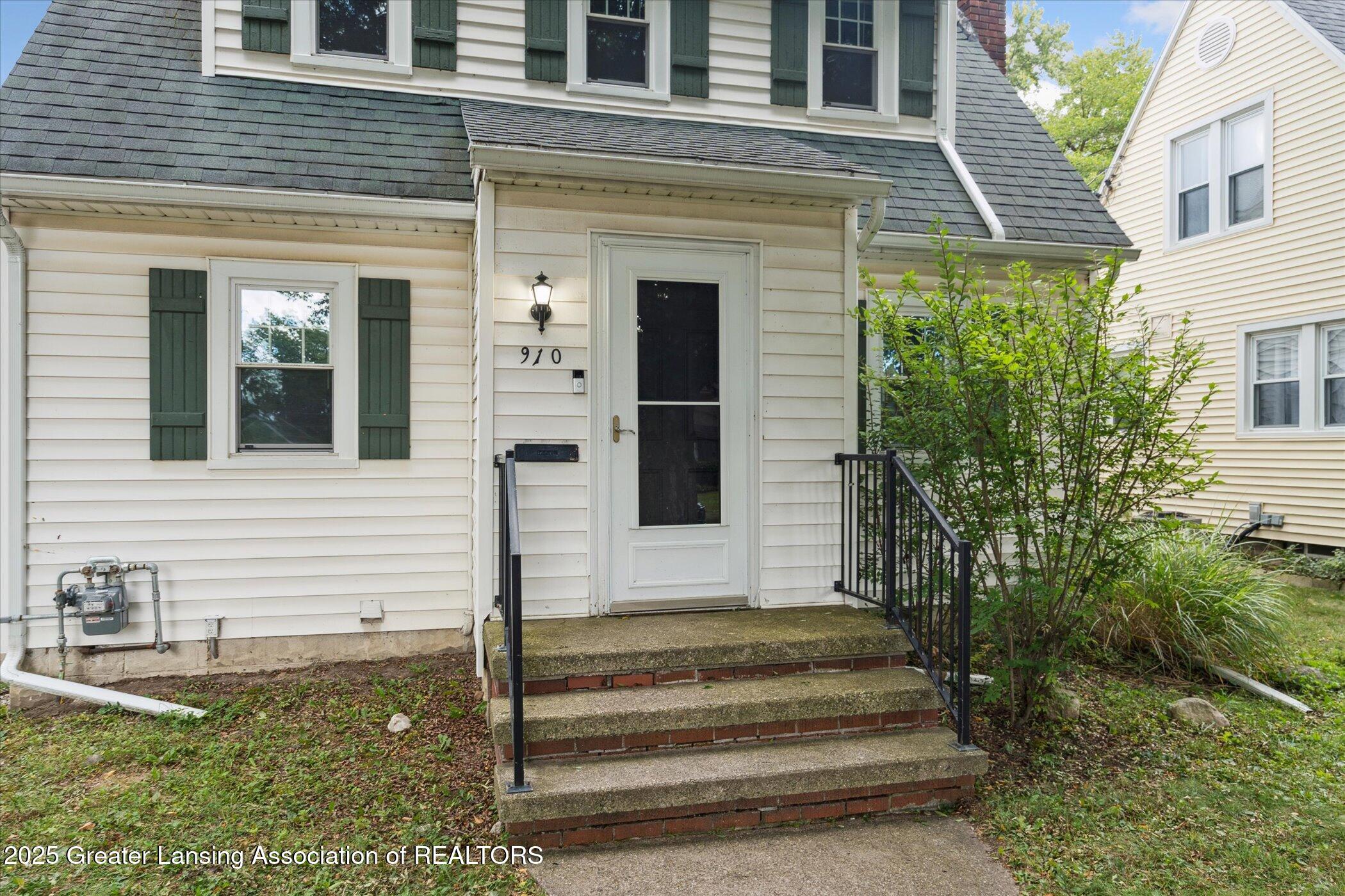 Lansing, Michigan 48915, United States, 2 Bedrooms Bedrooms, ,1 BathroomBathrooms,Residential,Active,205027