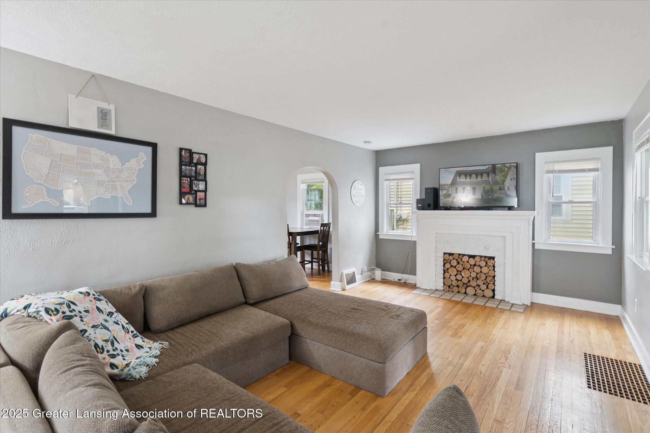 Lansing, Michigan 48915, United States, 2 Bedrooms Bedrooms, ,1 BathroomBathrooms,Residential,Active,205027