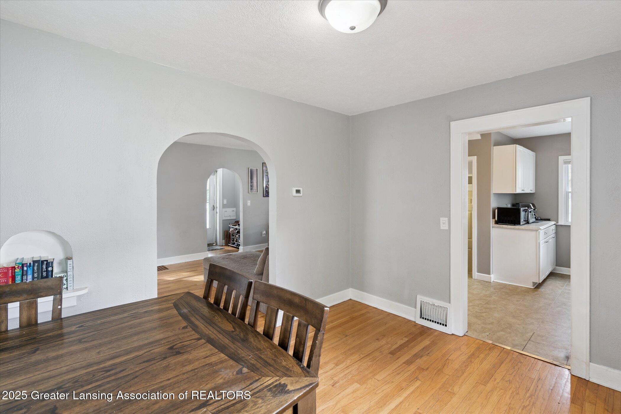 Lansing, Michigan 48915, United States, 2 Bedrooms Bedrooms, ,1 BathroomBathrooms,Residential,Active,205027