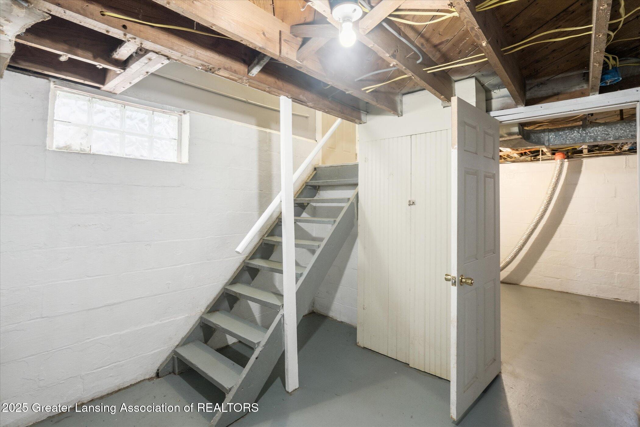 Lansing, Michigan 48915, United States, 2 Bedrooms Bedrooms, ,1 BathroomBathrooms,Residential,Active,205027