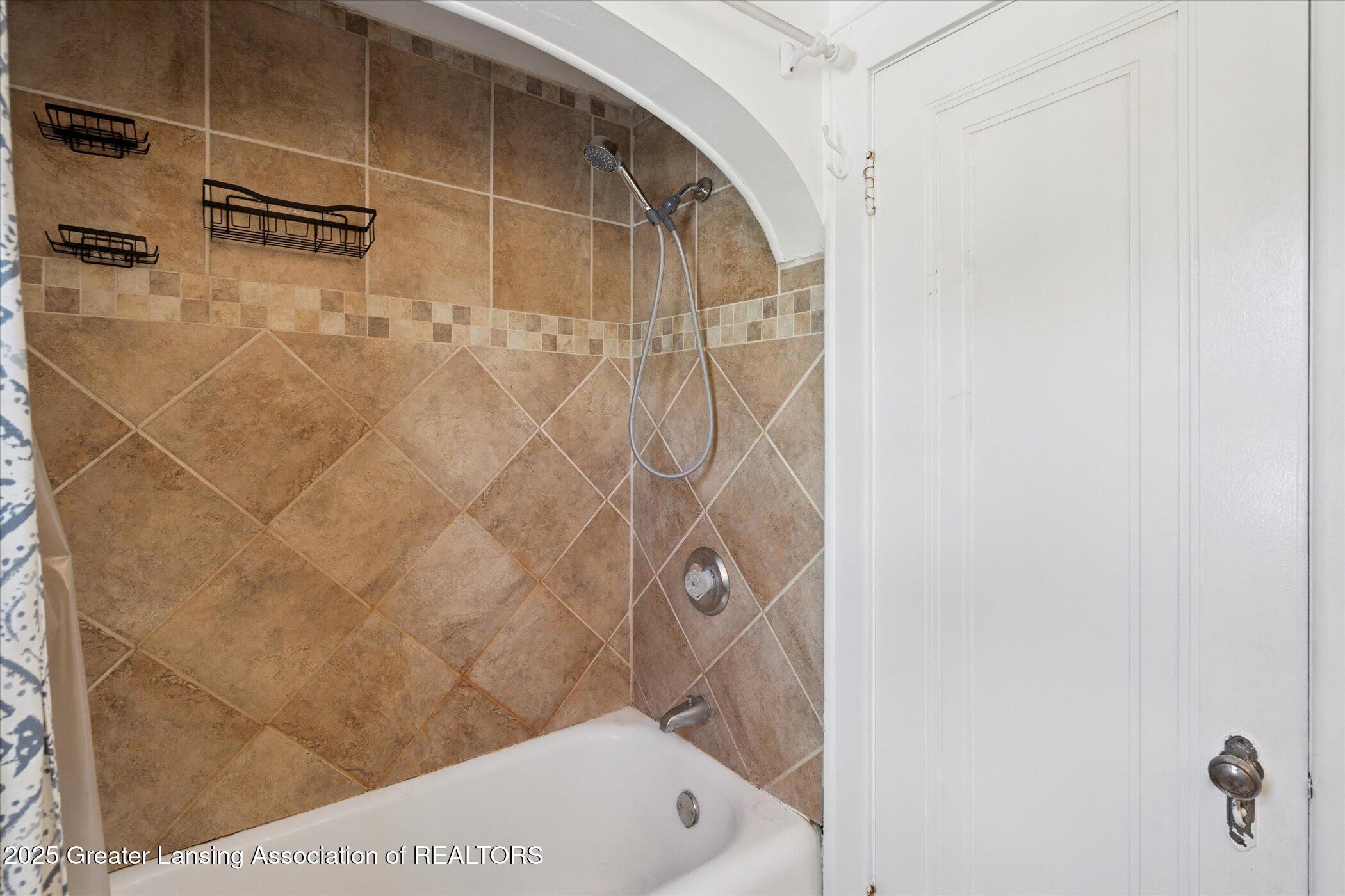 Lansing, Michigan 48915, United States, 2 Bedrooms Bedrooms, ,1 BathroomBathrooms,Residential,Active,205027