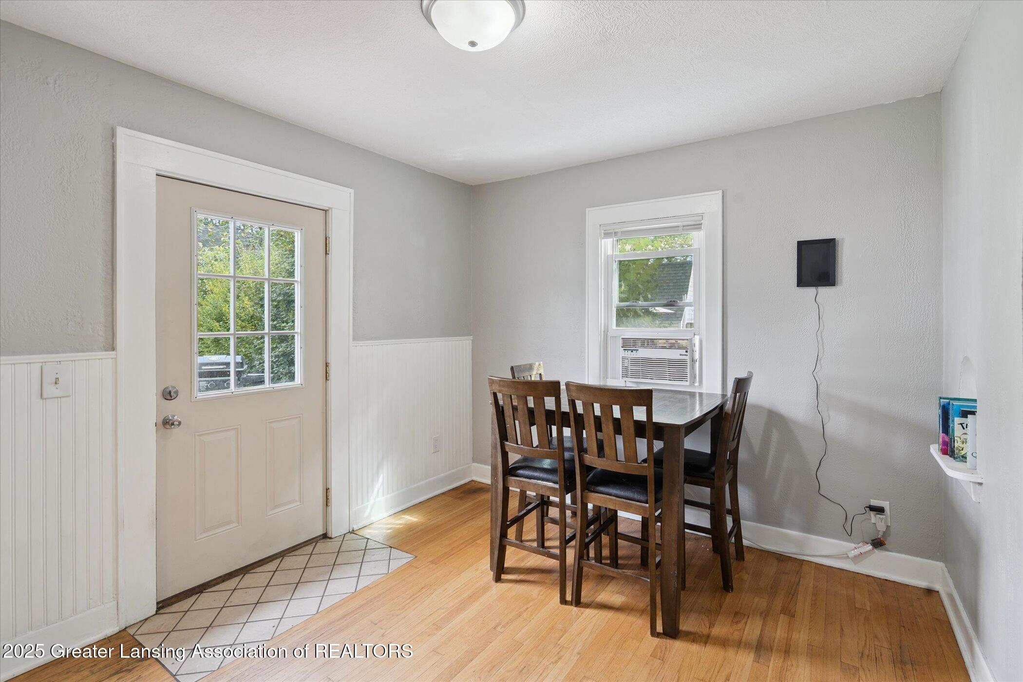 Lansing, Michigan 48915, United States, 2 Bedrooms Bedrooms, ,1 BathroomBathrooms,Residential,Active,205027