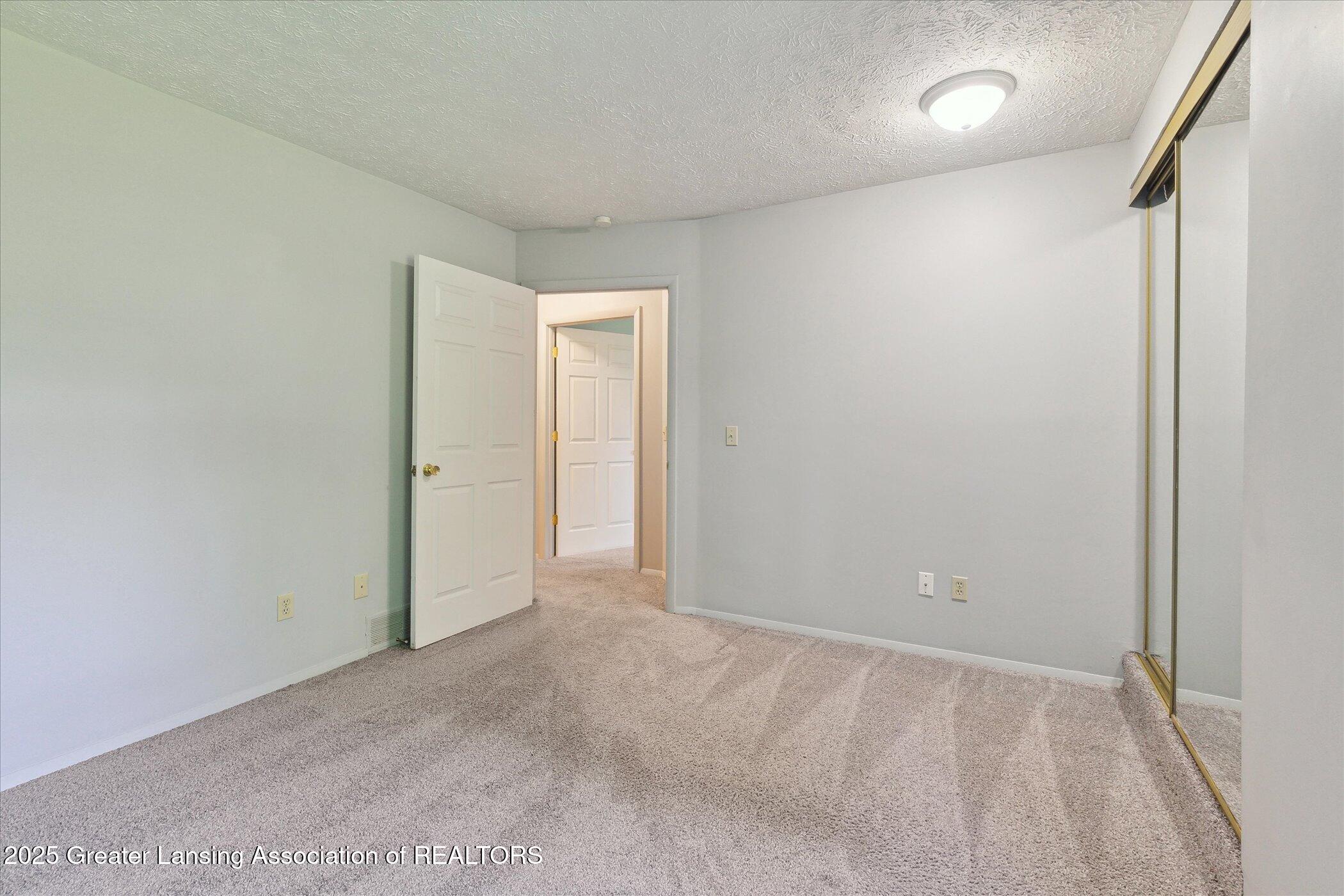 Lansing, Michigan 48910, United States, 2 Bedrooms Bedrooms, ,1 BathroomBathrooms,Residential,Pending,138400