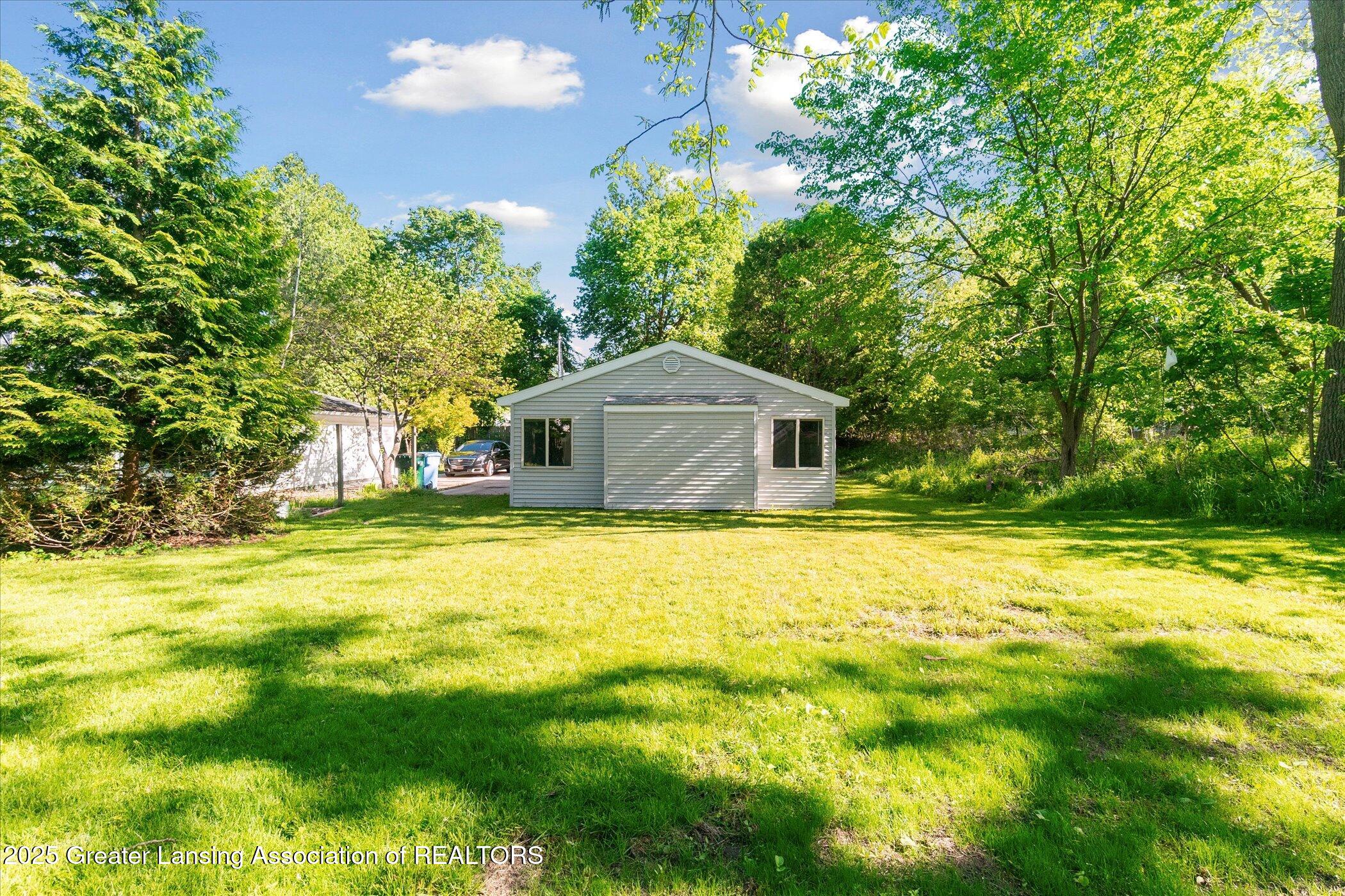 Lansing, Michigan 48910, United States, 2 Bedrooms Bedrooms, ,1 BathroomBathrooms,Residential,Pending,138400