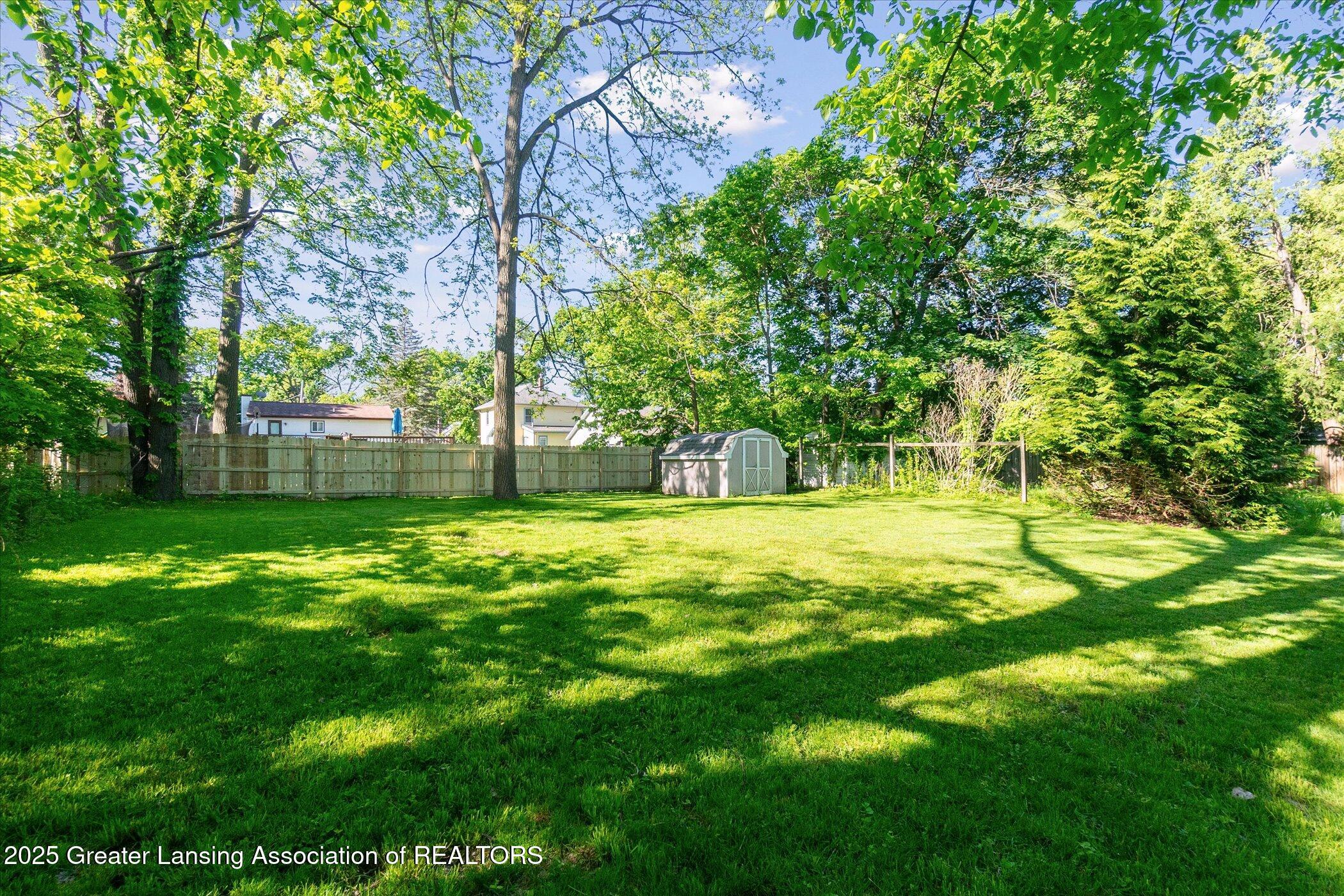 Lansing, Michigan 48910, United States, 2 Bedrooms Bedrooms, ,1 BathroomBathrooms,Residential,Pending,138400