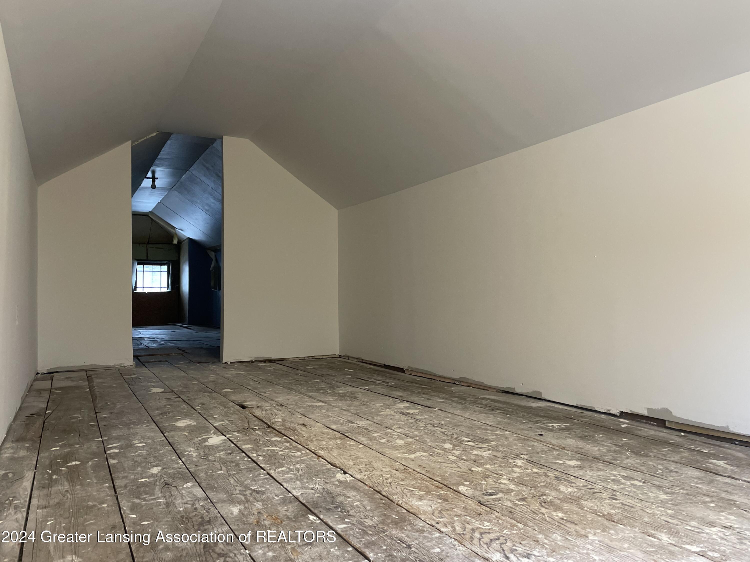 Lansing, Michigan 48910, United States, 2 Bedrooms Bedrooms, ,1 BathroomBathrooms,Residential,Pending,22857