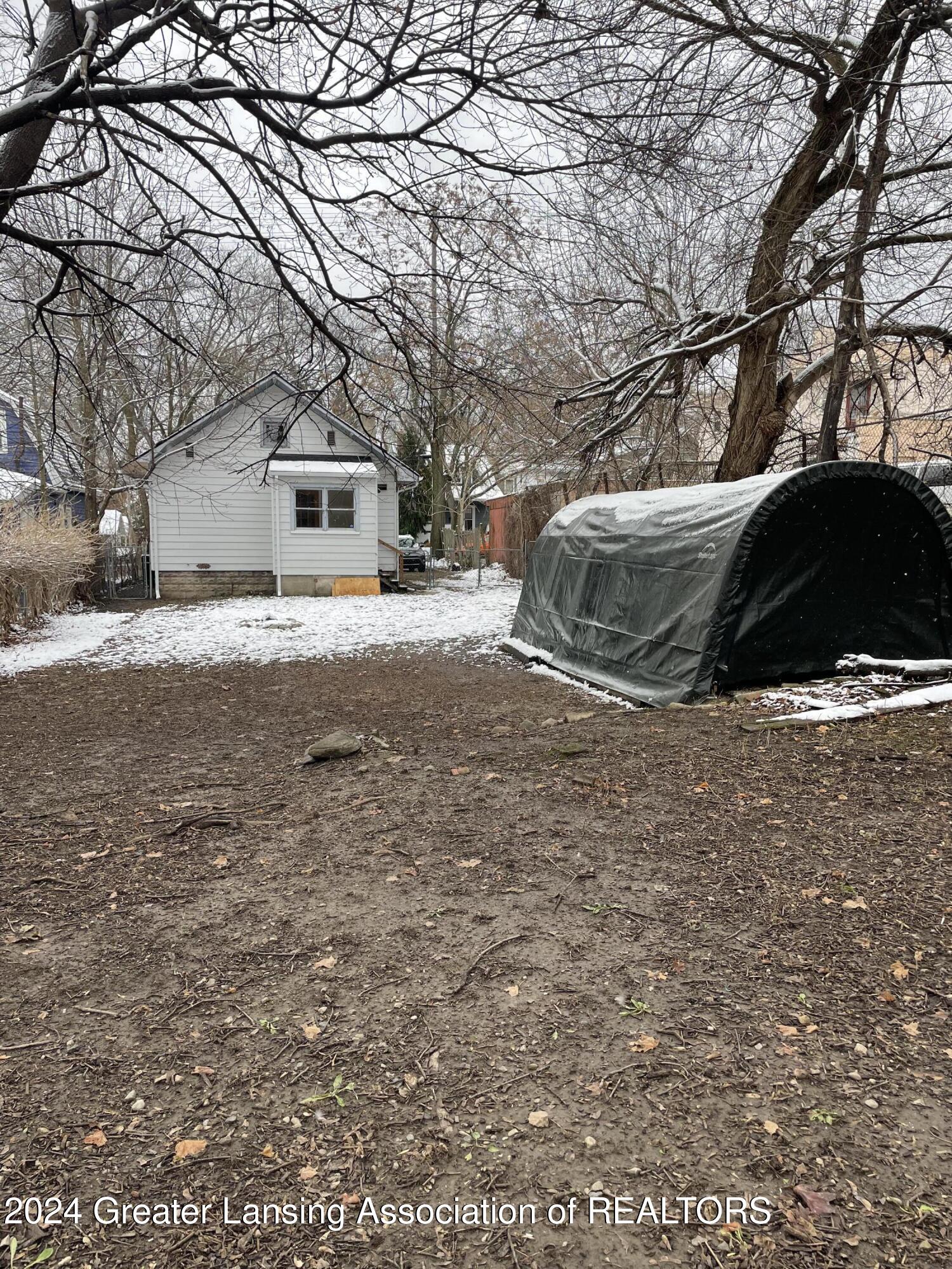 Lansing, Michigan 48910, United States, 2 Bedrooms Bedrooms, ,1 BathroomBathrooms,Residential,Pending,22857