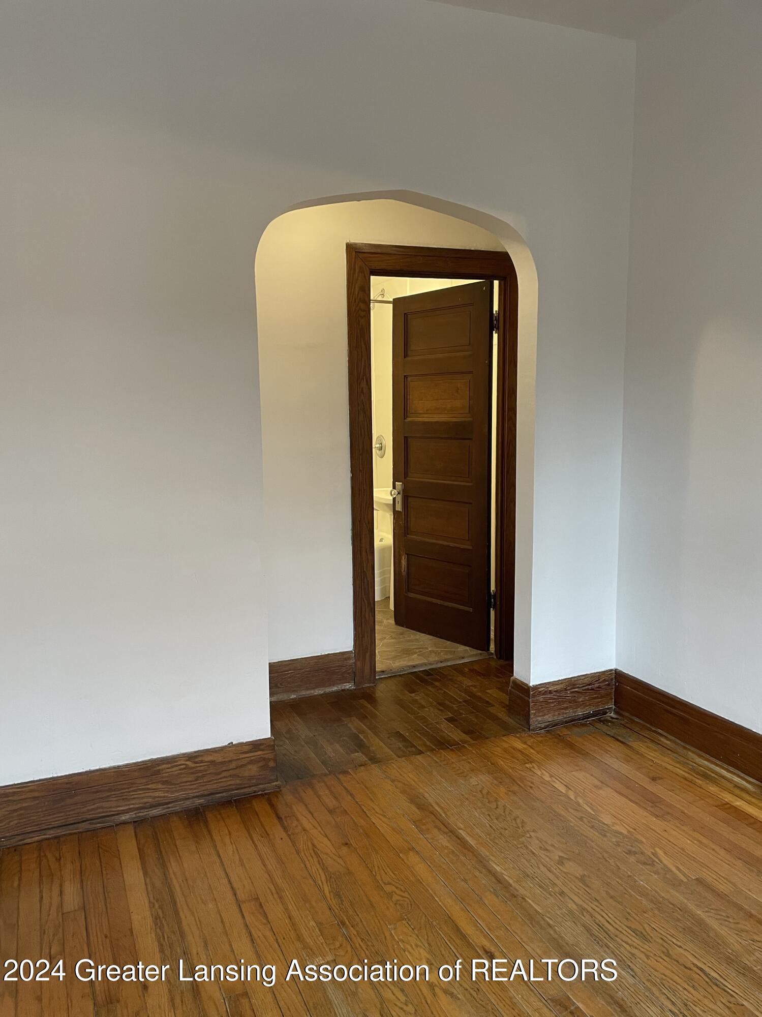 Lansing, Michigan 48910, United States, 2 Bedrooms Bedrooms, ,1 BathroomBathrooms,Residential,Pending,22857