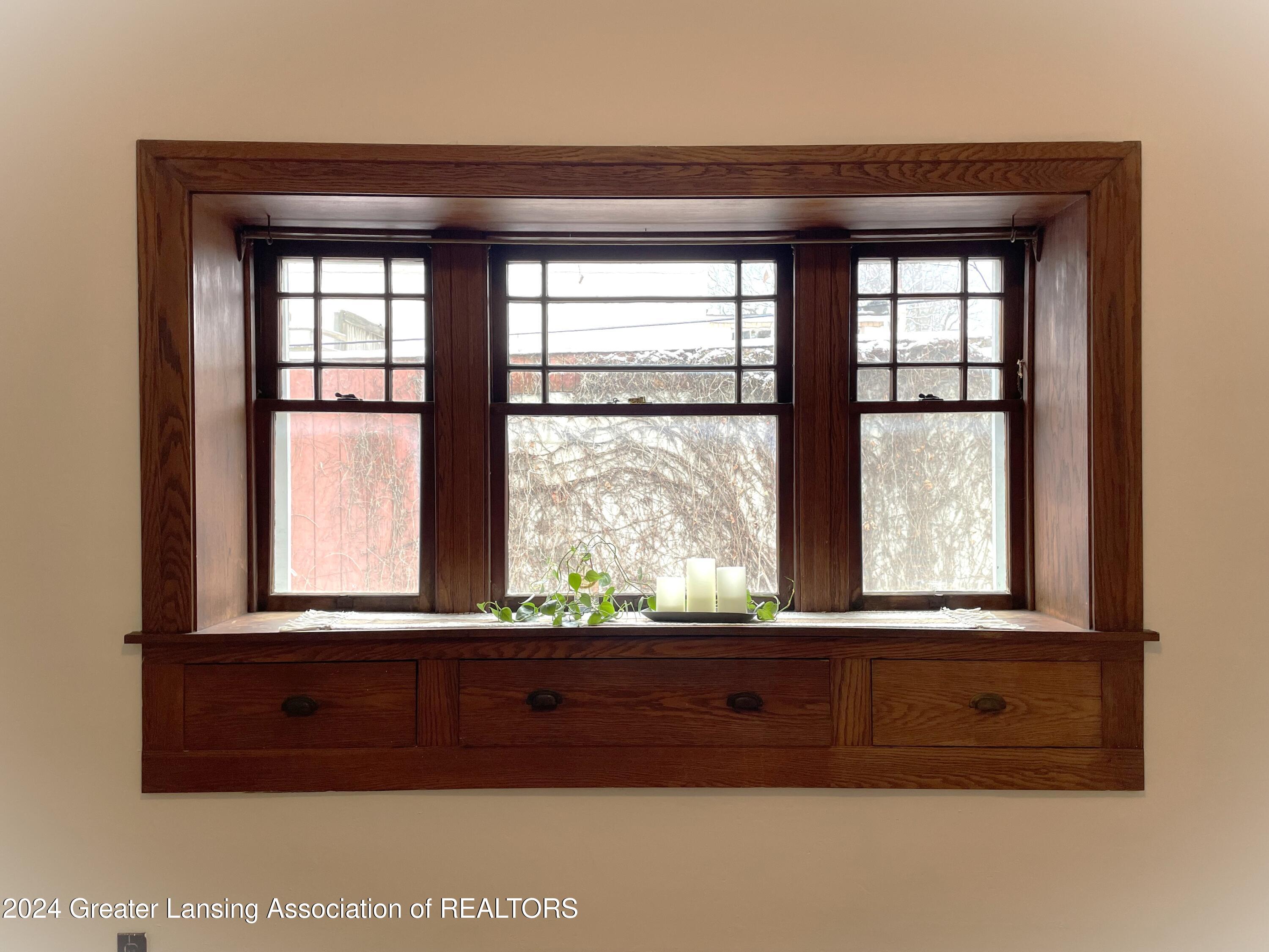 Lansing, Michigan 48910, United States, 2 Bedrooms Bedrooms, ,1 BathroomBathrooms,Residential,Pending,22857