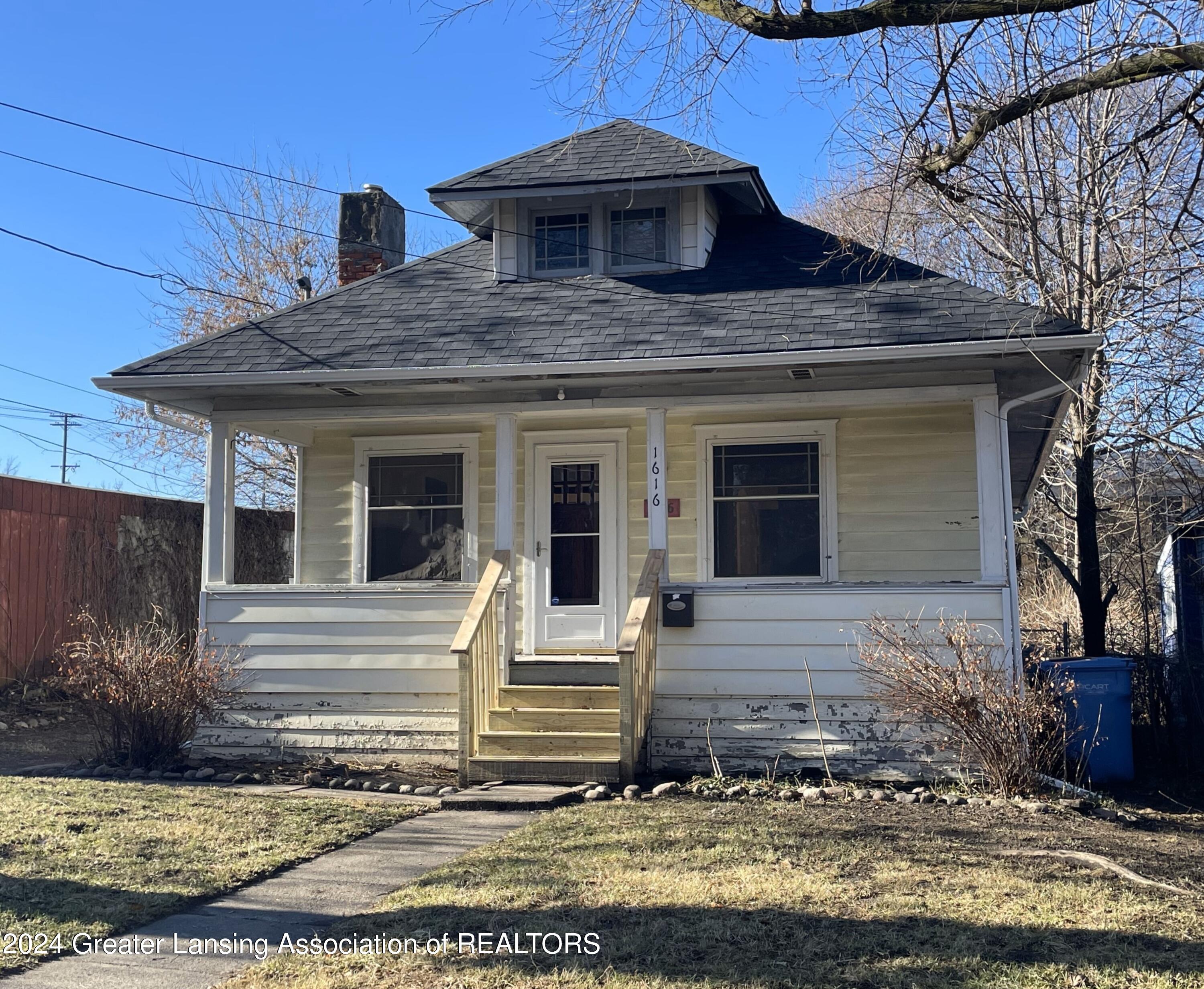 Lansing, Michigan 48910, United States, 2 Bedrooms Bedrooms, ,1 BathroomBathrooms,Residential,Pending,22857