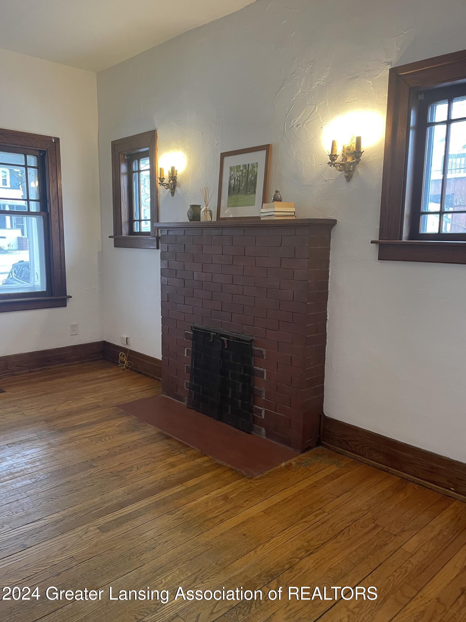 Lansing, Michigan 48910, United States, 2 Bedrooms Bedrooms, ,1 BathroomBathrooms,Residential,Pending,22857