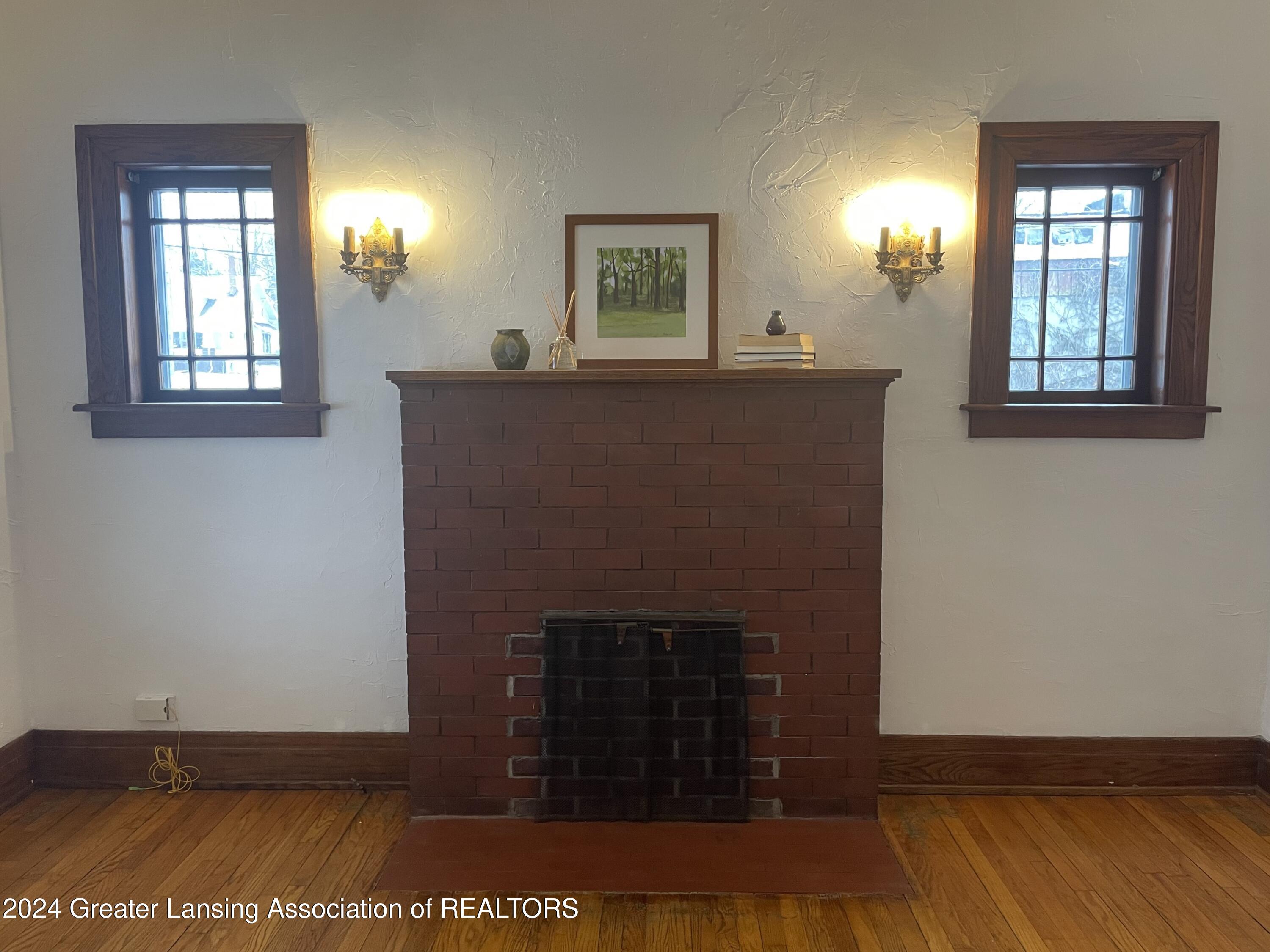 Lansing, Michigan 48910, United States, 2 Bedrooms Bedrooms, ,1 BathroomBathrooms,Residential,Pending,22857