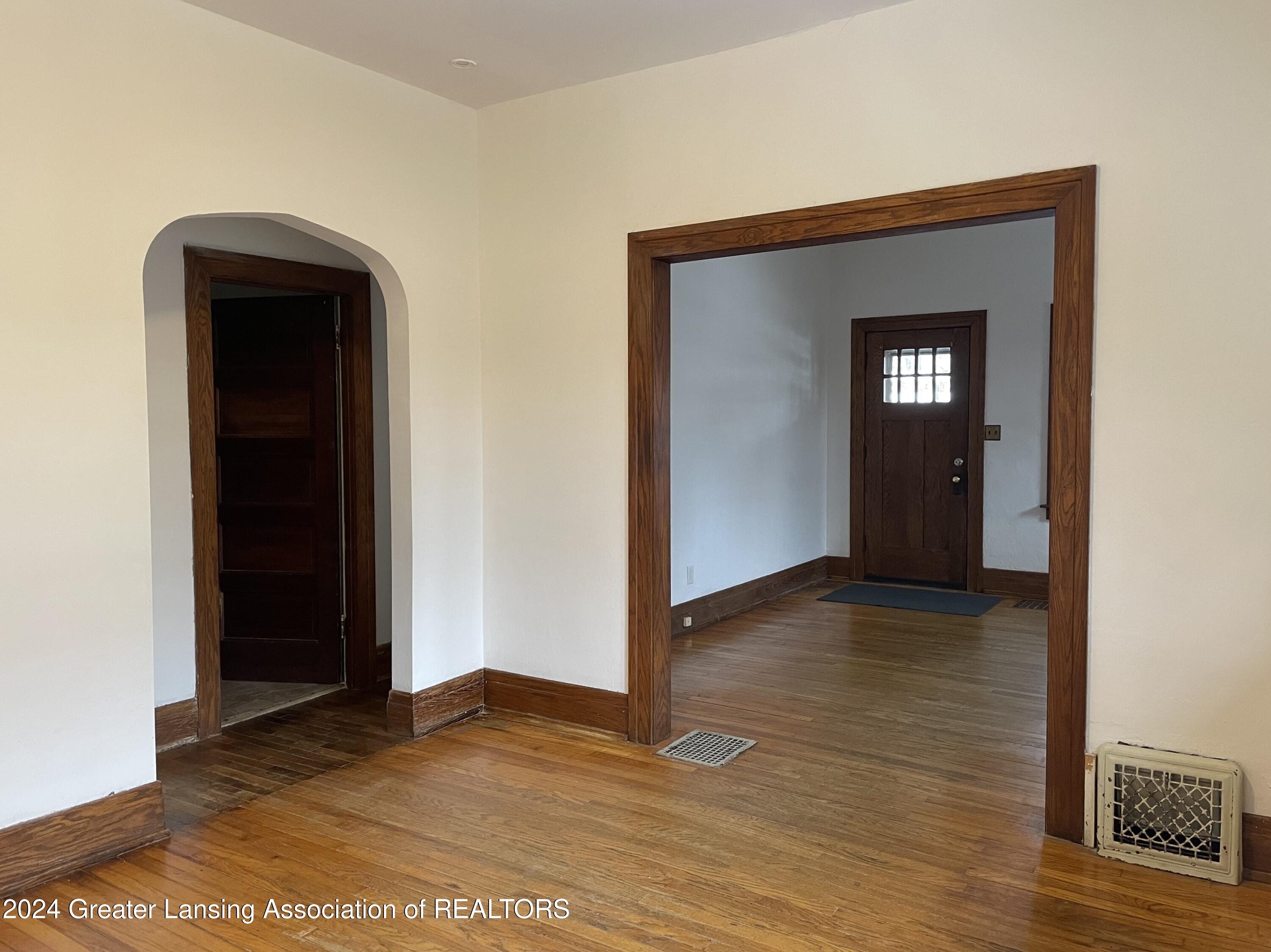 Lansing, Michigan 48910, United States, 2 Bedrooms Bedrooms, ,1 BathroomBathrooms,Residential,Pending,22857