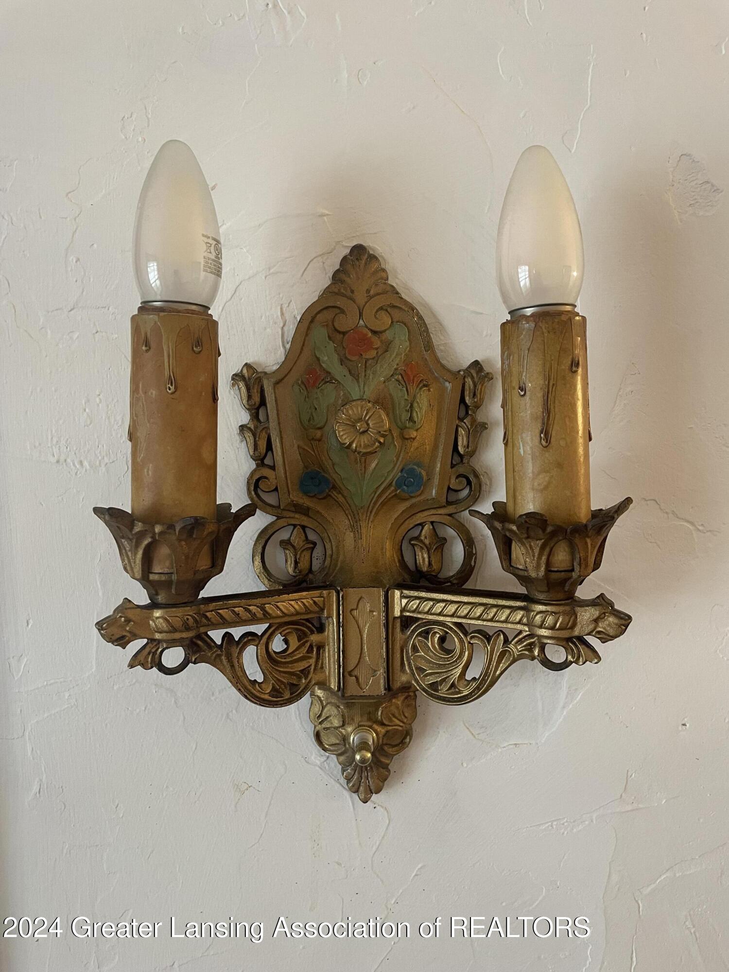 Lansing, Michigan 48910, United States, 2 Bedrooms Bedrooms, ,1 BathroomBathrooms,Residential,Pending,22857