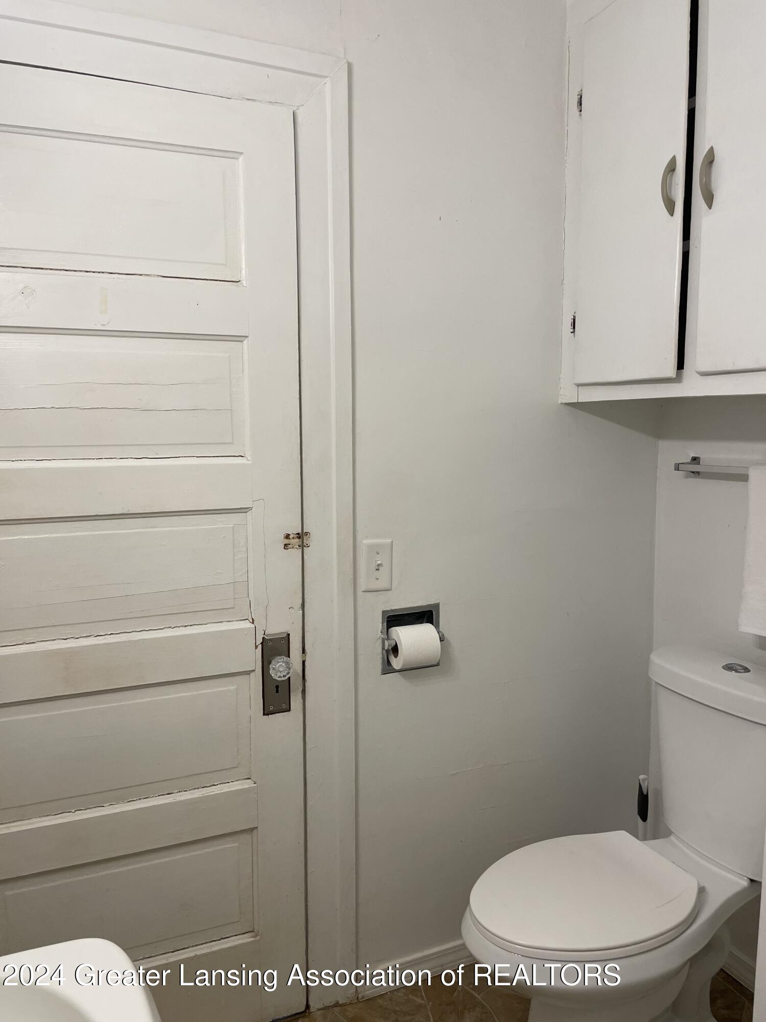 Lansing, Michigan 48910, United States, 2 Bedrooms Bedrooms, ,1 BathroomBathrooms,Residential,Pending,22857