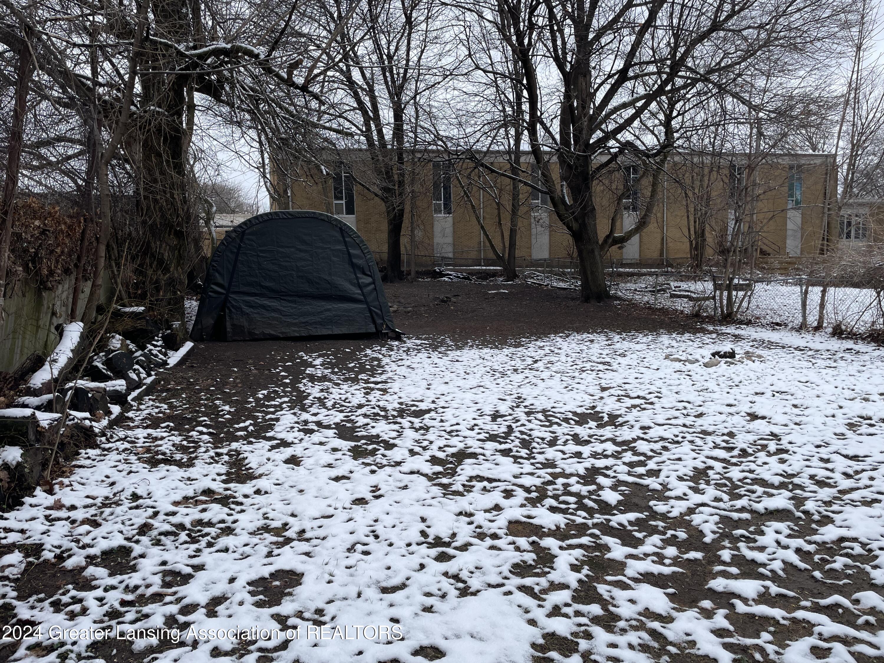 Lansing, Michigan 48910, United States, 2 Bedrooms Bedrooms, ,1 BathroomBathrooms,Residential,Pending,22857