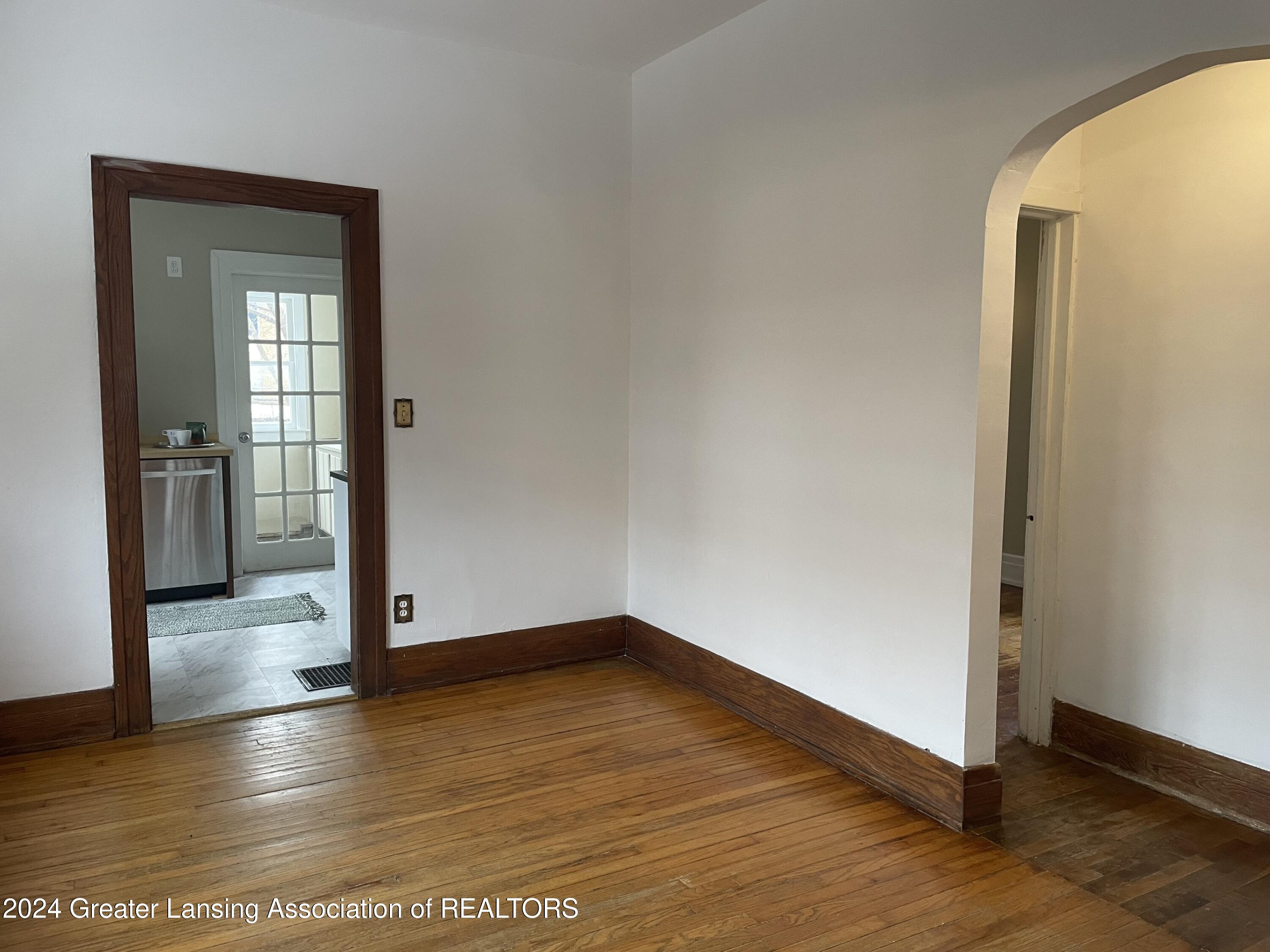 Lansing, Michigan 48910, United States, 2 Bedrooms Bedrooms, ,1 BathroomBathrooms,Residential,Pending,22857