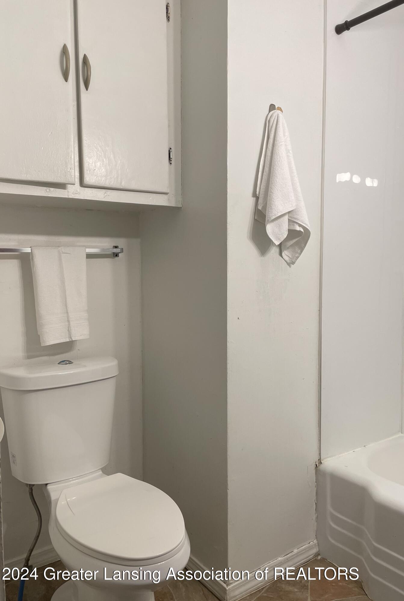 Lansing, Michigan 48910, United States, 2 Bedrooms Bedrooms, ,1 BathroomBathrooms,Residential,Pending,22857