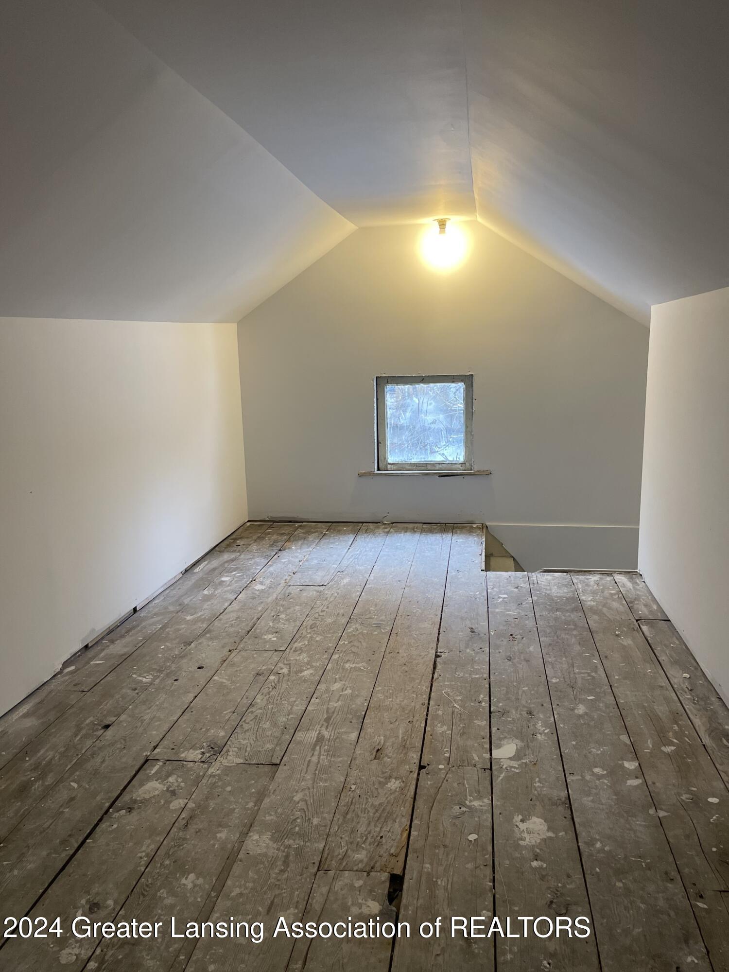 Lansing, Michigan 48910, United States, 2 Bedrooms Bedrooms, ,1 BathroomBathrooms,Residential,Pending,22857