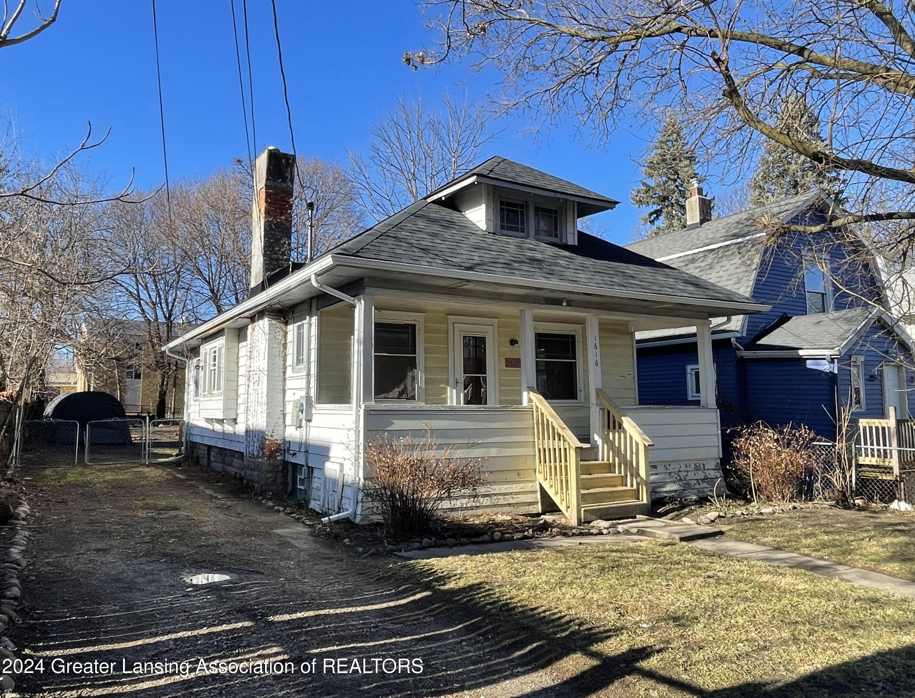 Lansing, Michigan 48910, United States, 2 Bedrooms Bedrooms, ,1 BathroomBathrooms,Residential,Pending,22857