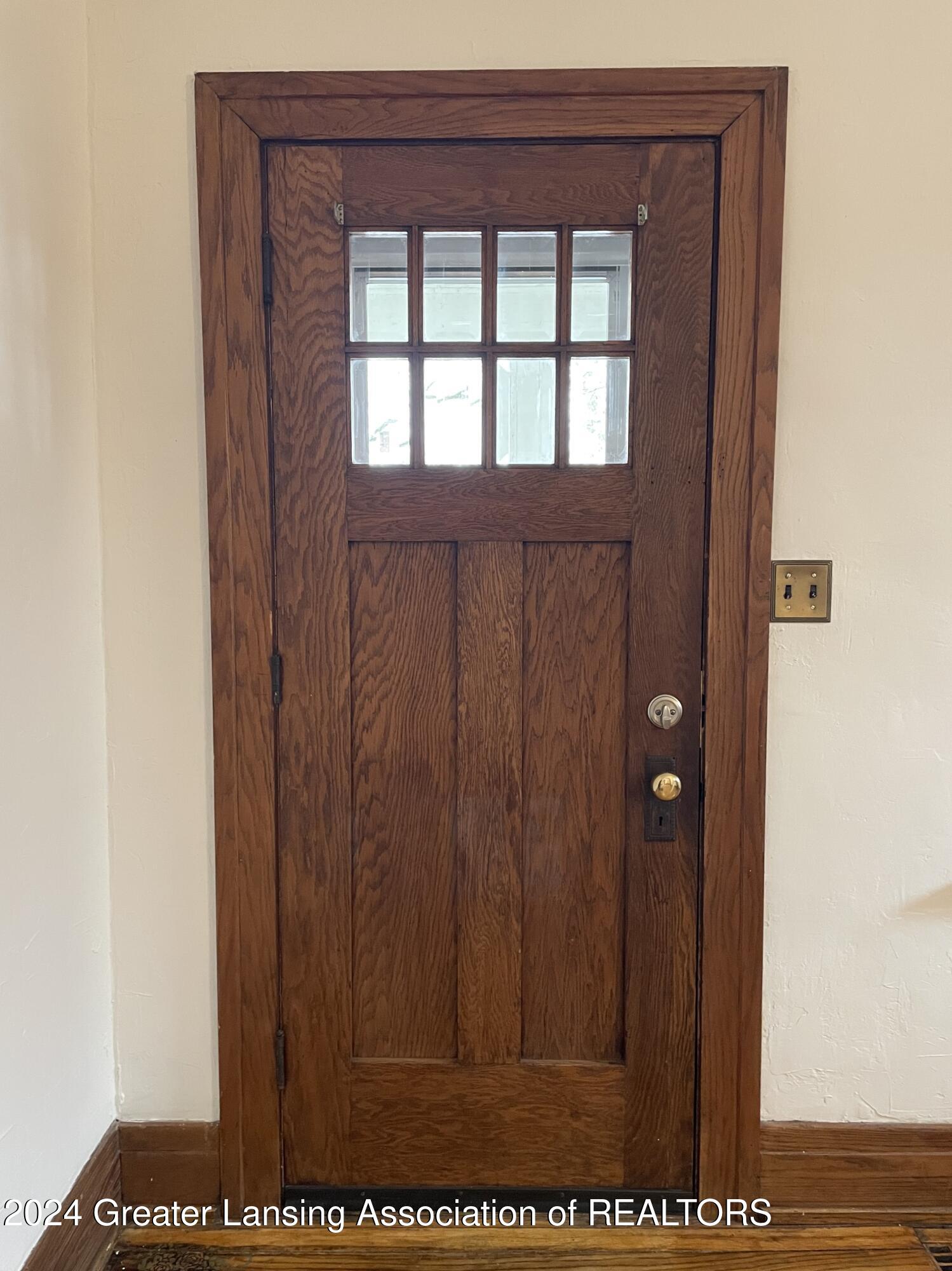 Lansing, Michigan 48910, United States, 2 Bedrooms Bedrooms, ,1 BathroomBathrooms,Residential,Pending,22857