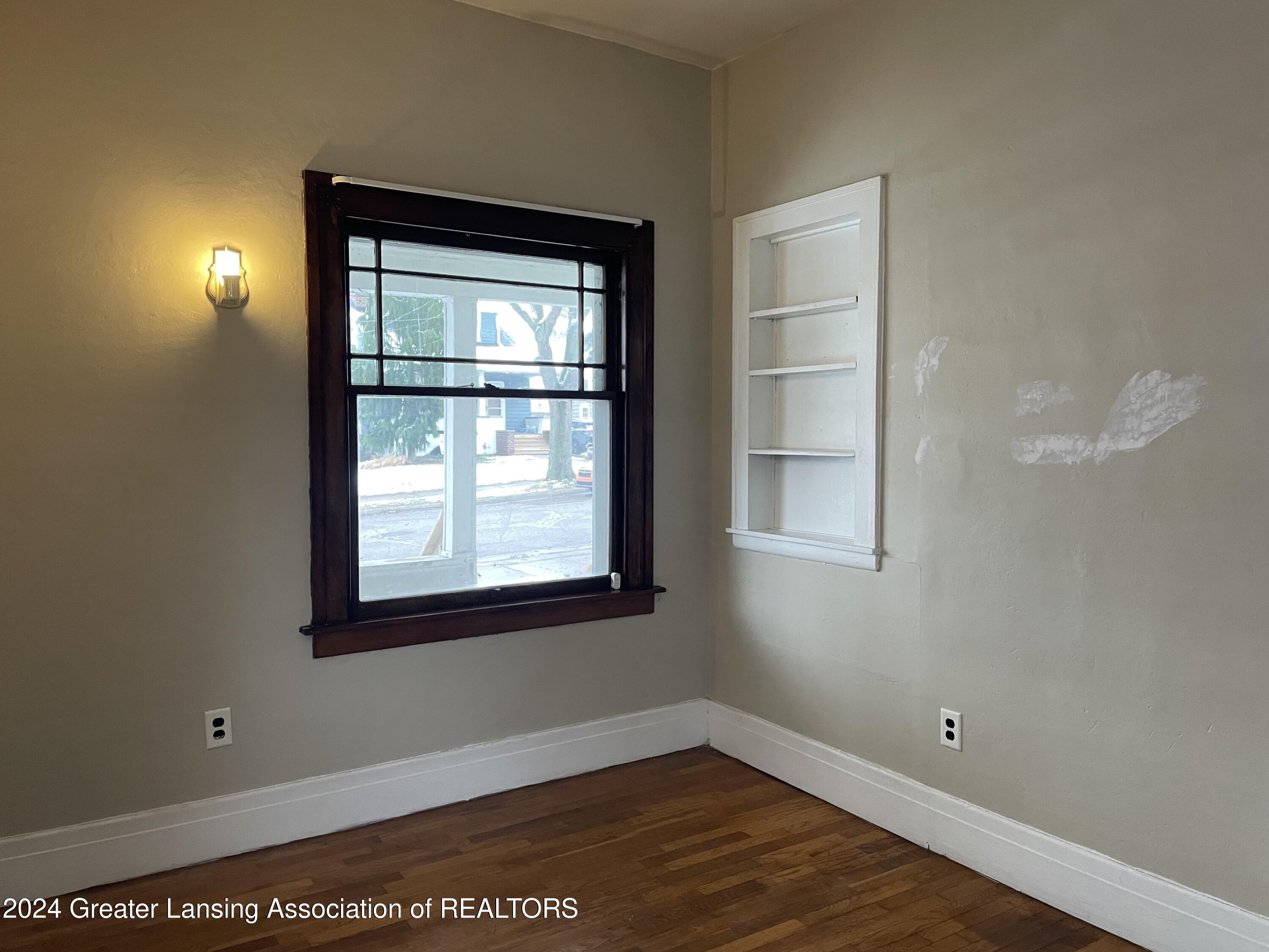 Lansing, Michigan 48910, United States, 2 Bedrooms Bedrooms, ,1 BathroomBathrooms,Residential,Pending,22857