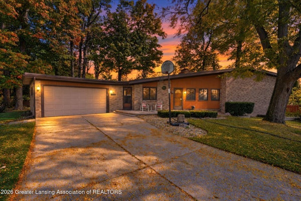 4216 KNOLL CIR, LANSING, MI 48917 - Image f60f4fe0c73b1cf10042ebeffc16d3d0/3894273046