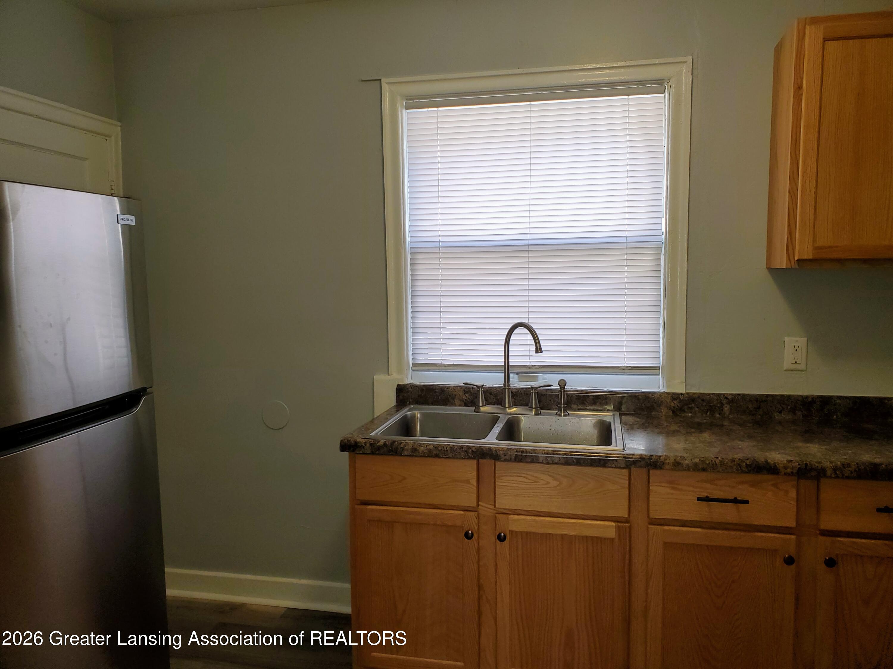 144 E Barnes Avenue - Photo 2