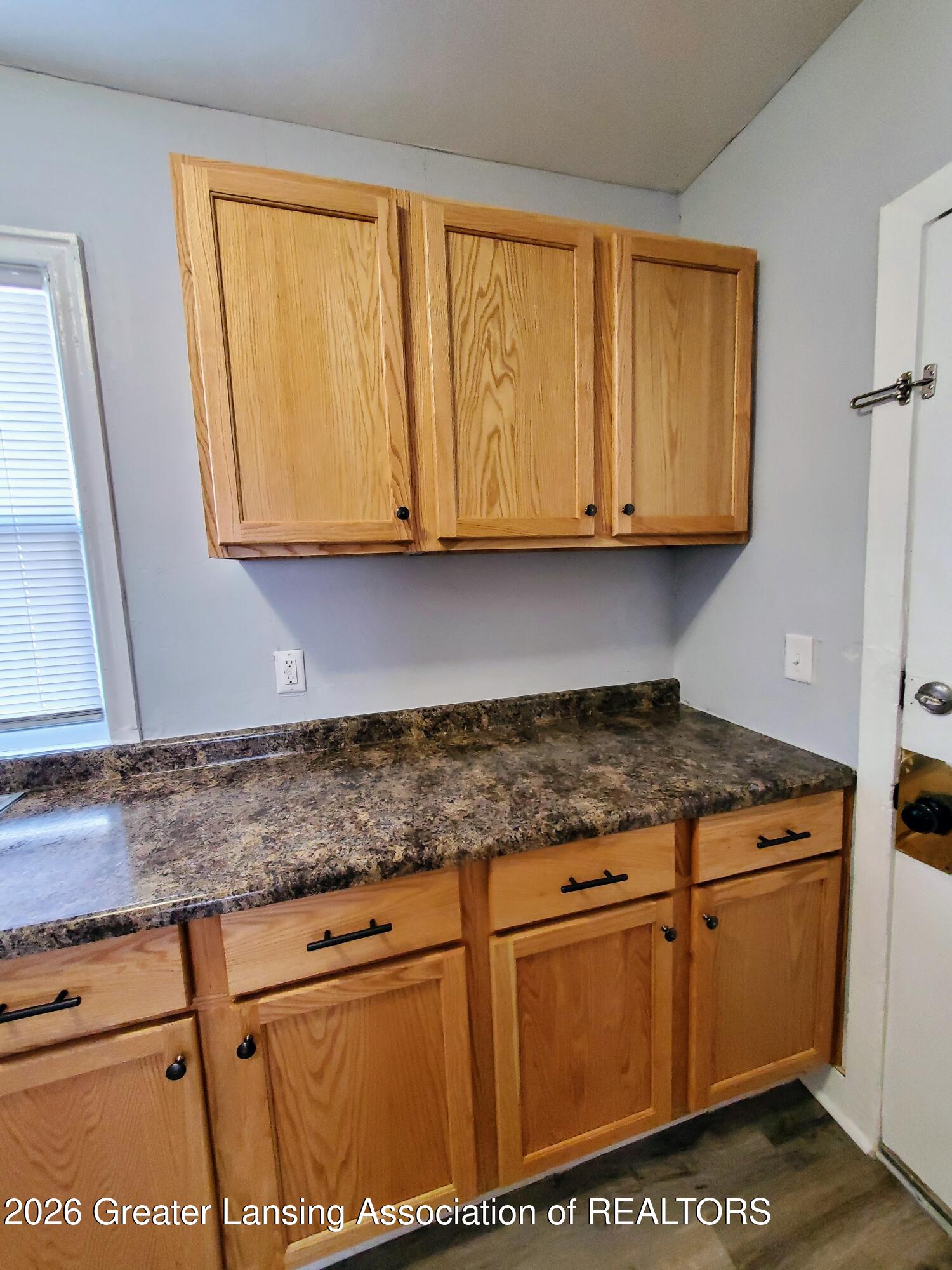 144 E Barnes Avenue - Photo 4