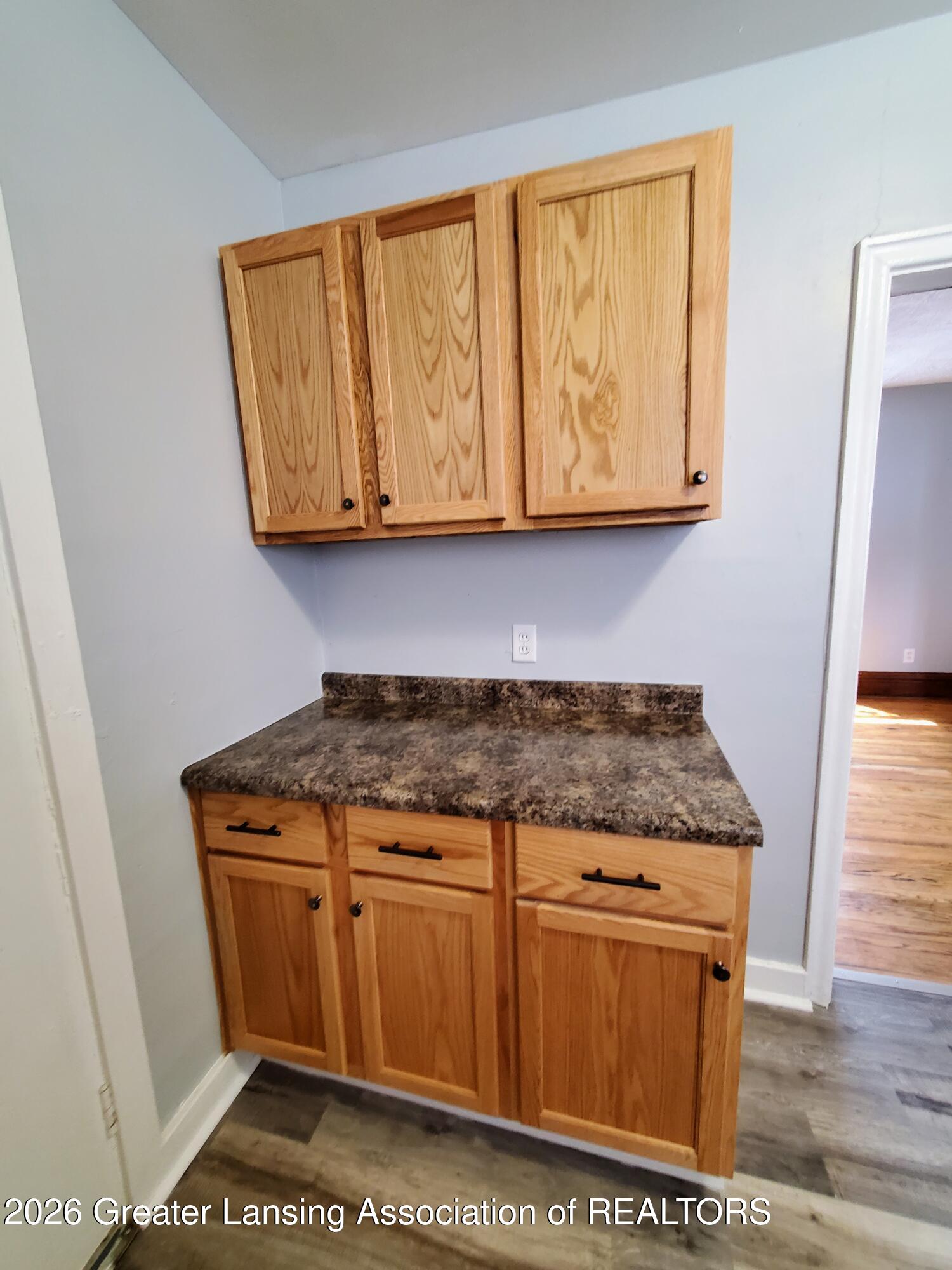 144 E Barnes Avenue - Photo 3