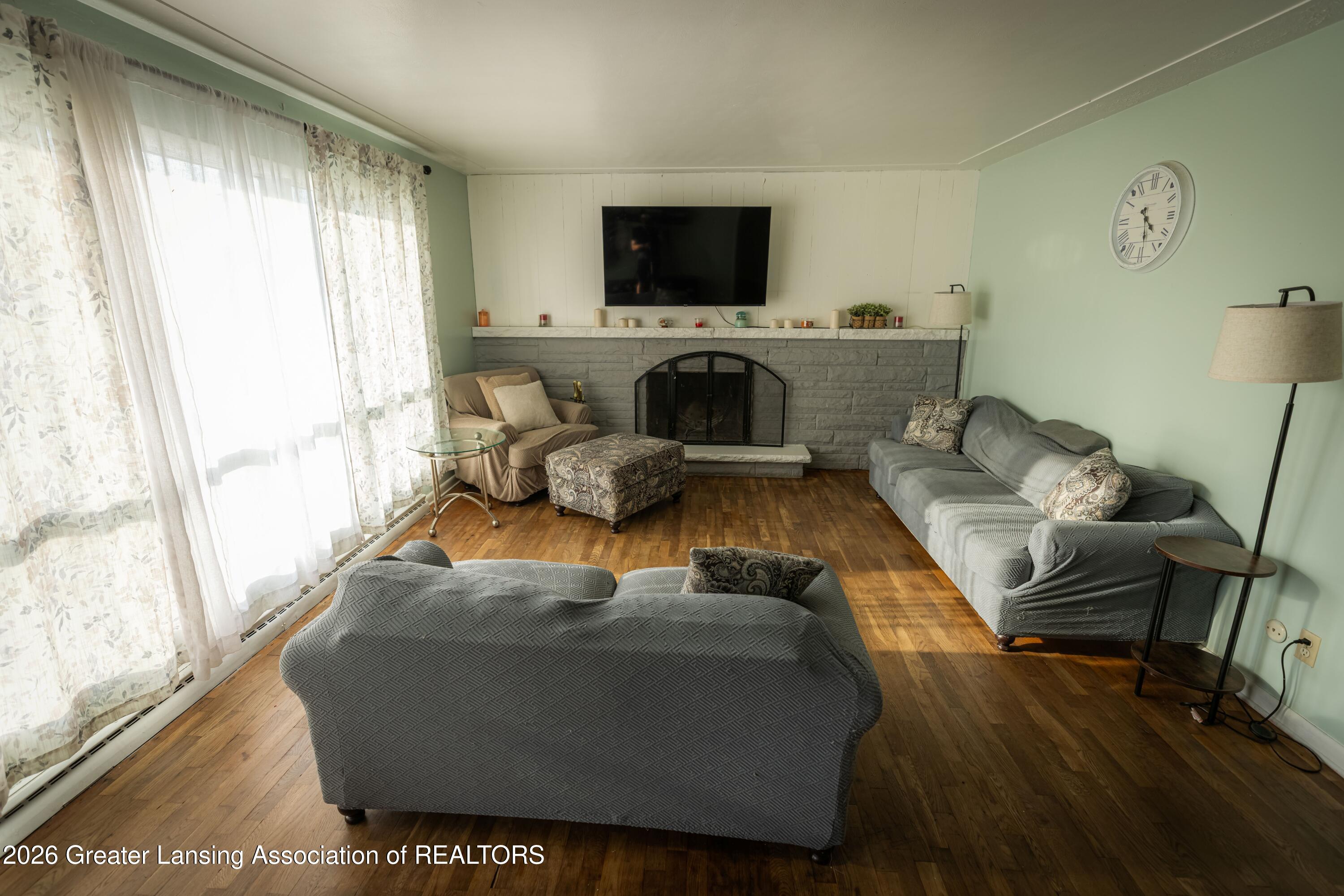 1833 S Waverly Road - Photo 2
