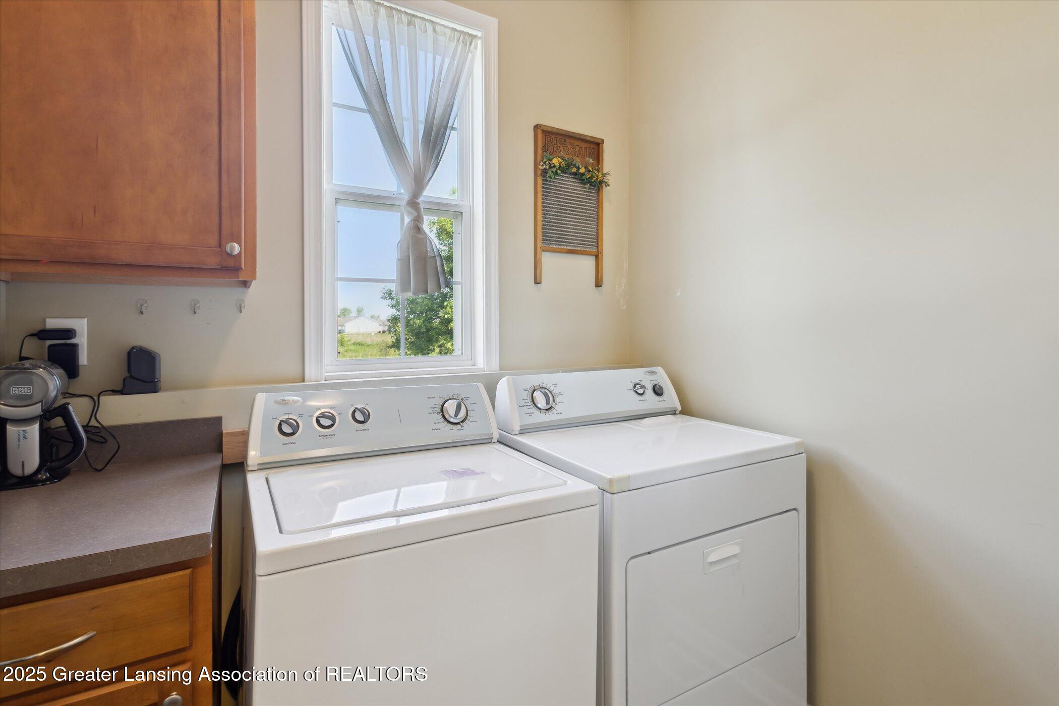 East Lansing, Michigan 48823, United States, 3 Bedrooms Bedrooms, ,3 BathroomsBathrooms,Residential,Pending,144687