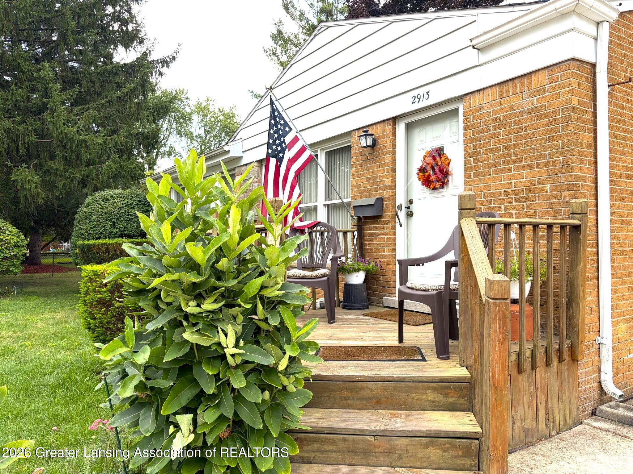 2913 Wilson Avenue - Photo 2