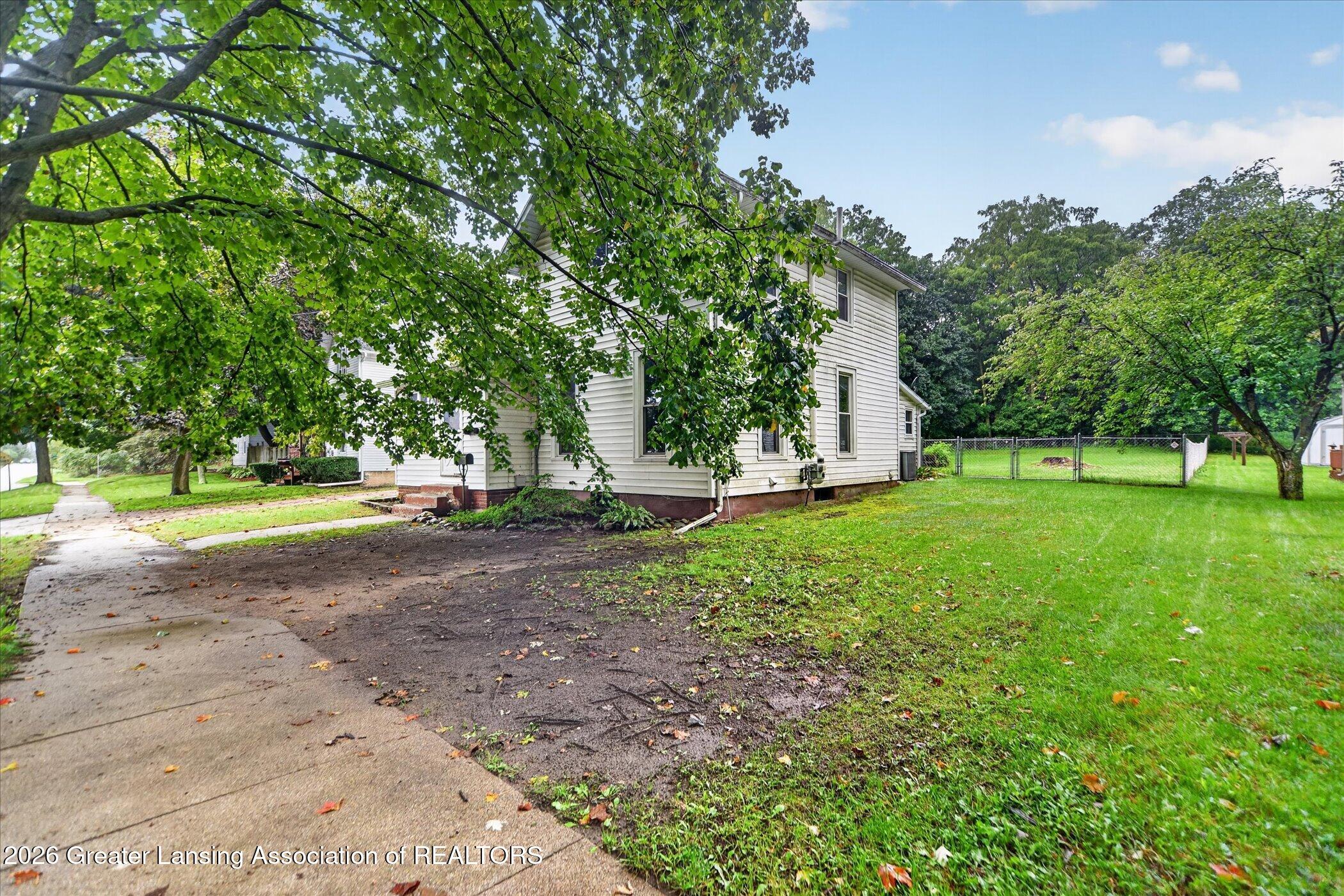 617 N Sheldon Street - Photo 4