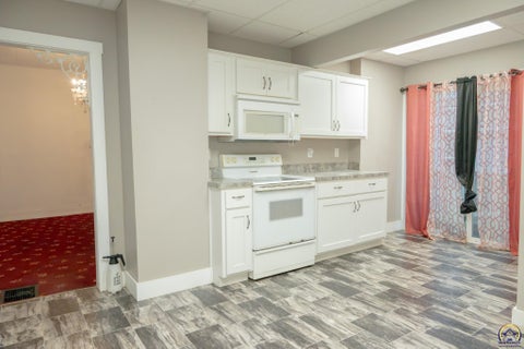 Tiny photo for 1112 SW 2nd St, Topeka, KS 66606 (MLS # 246867)