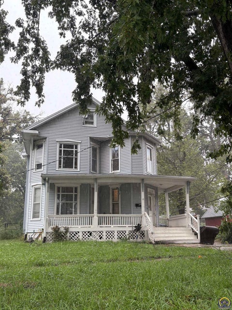 Photo of 1112 SW 2nd St, Topeka, KS 66606 (MLS # 246867)