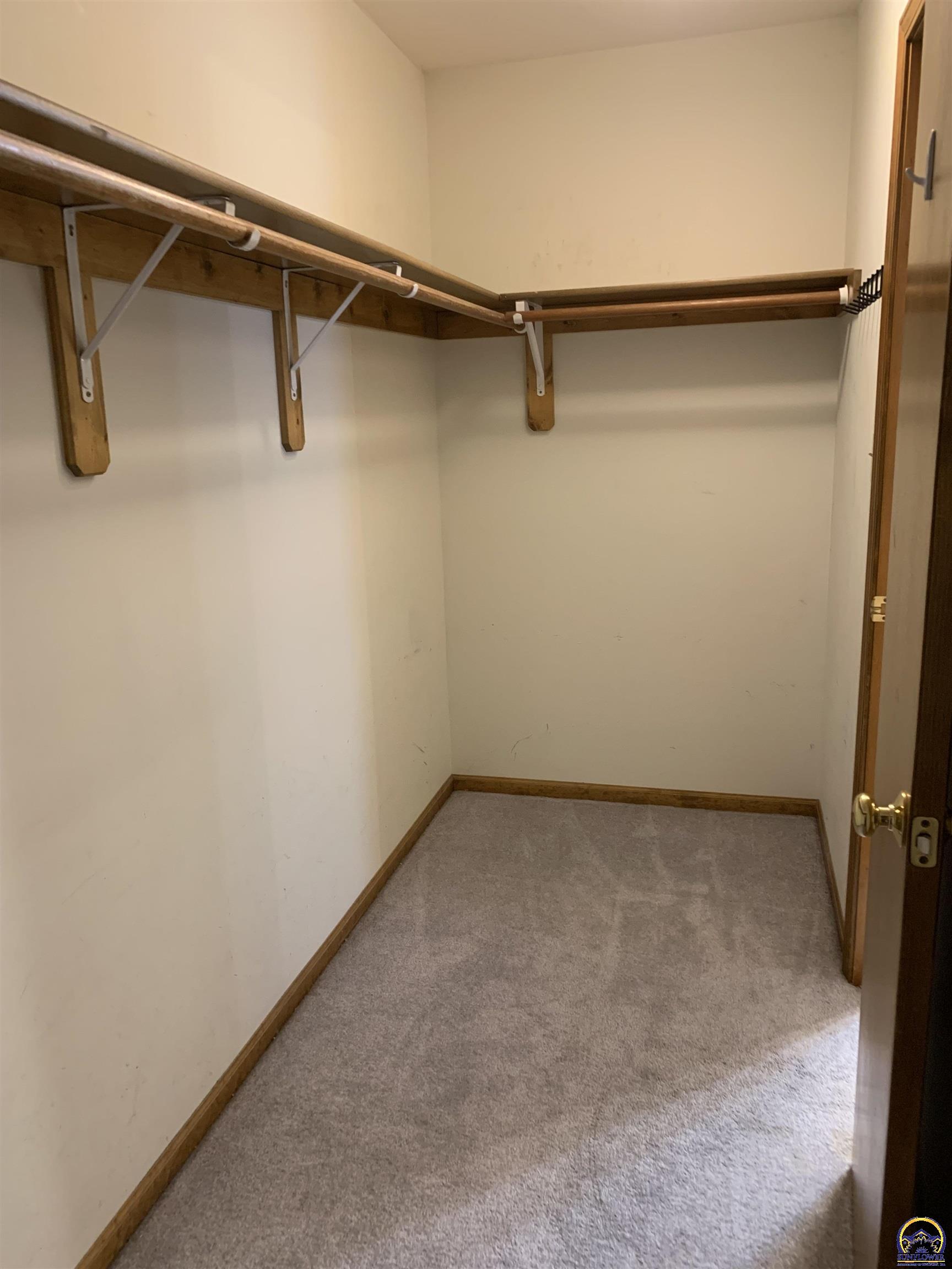 Topeka, Kansas 66604, United States, 2 Bedrooms Bedrooms, ,3 BathroomsBathrooms,Residential,Pending,43036