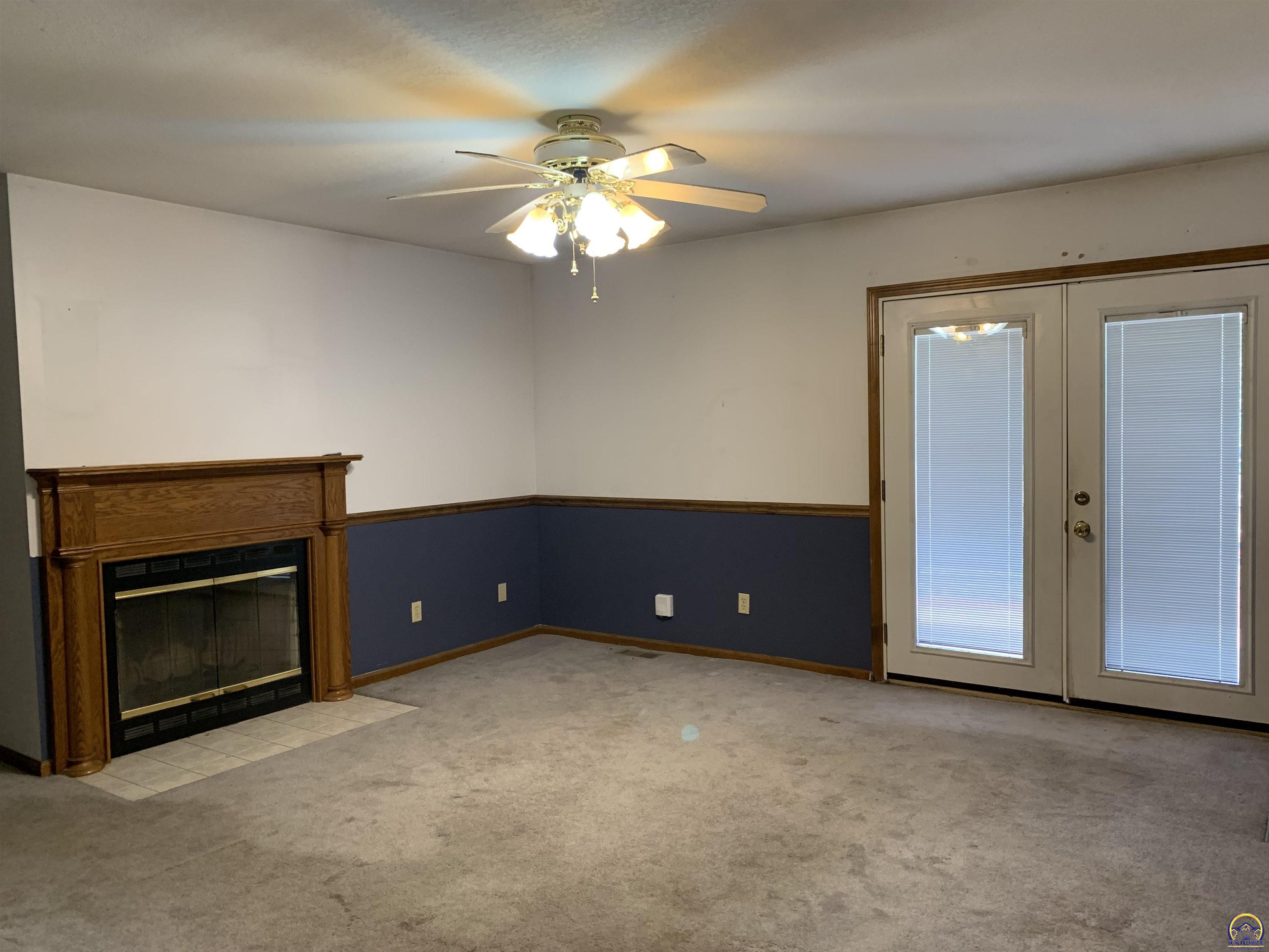 Topeka, Kansas 66604, United States, 2 Bedrooms Bedrooms, ,3 BathroomsBathrooms,Residential,Pending,43036