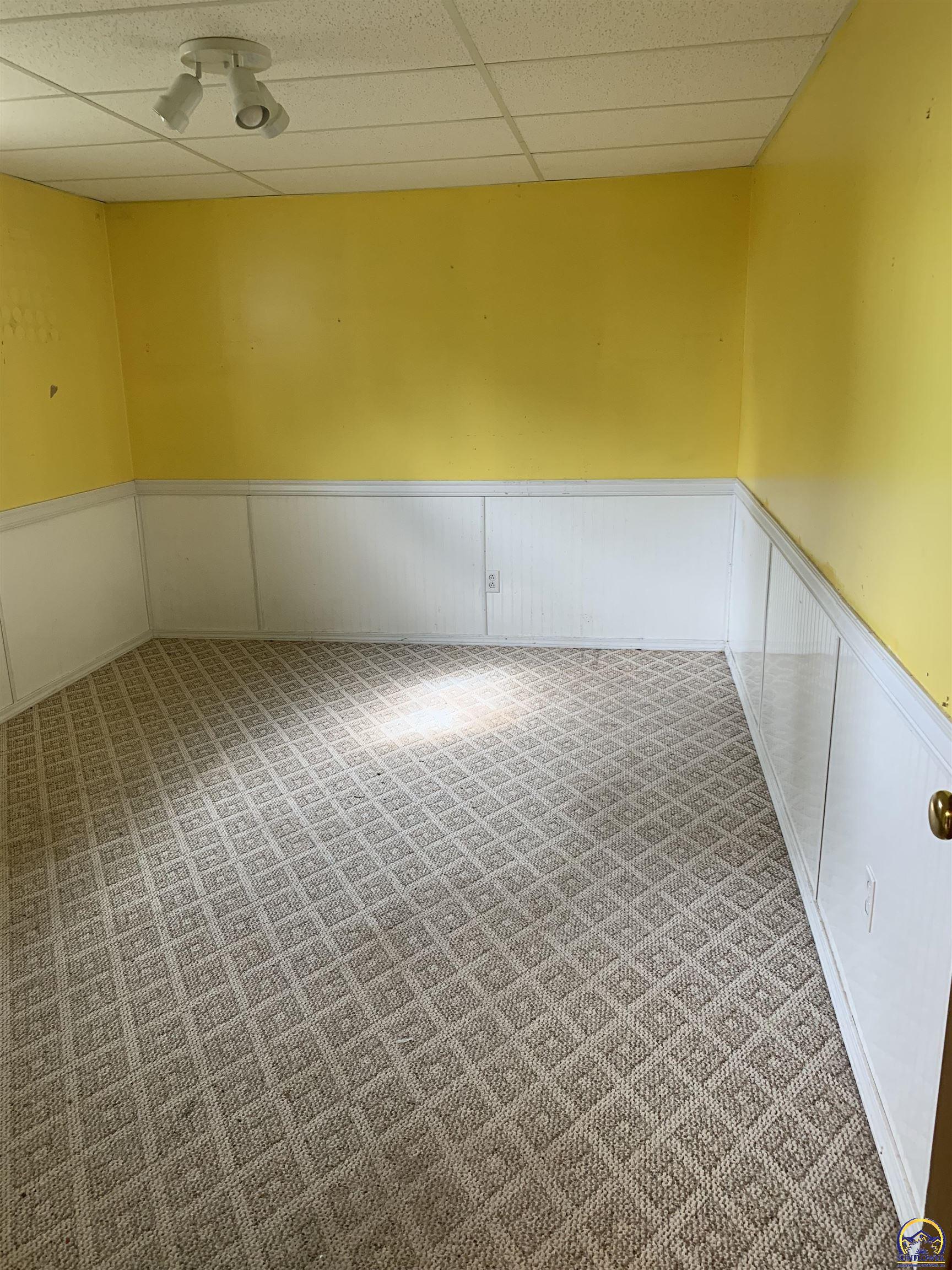 Topeka, Kansas 66604, United States, 2 Bedrooms Bedrooms, ,3 BathroomsBathrooms,Residential,Pending,43036